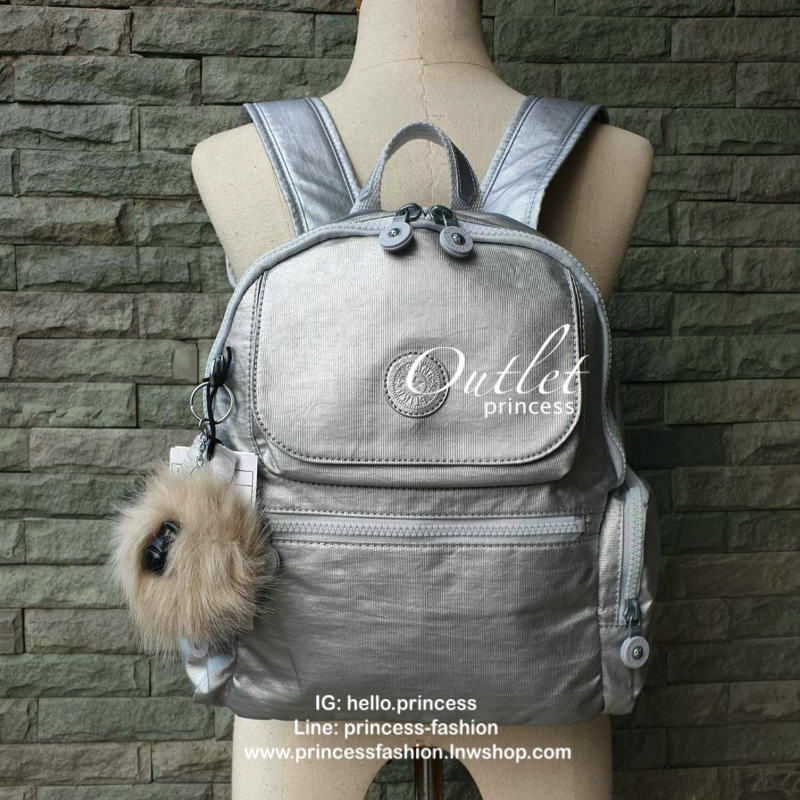 Kipling Matta Small Metallic Backpack รุ่น KI1490 คอลเลคชั่นใหม่ชนช้อป!!กระเป๋าเป้ขนาดกำลังดี วัสดุไนล่อนเคลือบกันน้ำ มีน้ำหนักเบา มีช่องเก็บของหลายช่อง แบ่งเป็นช่องด้านหน้า 2 ช่องและด้านข้างอีก 2 ช่อง ช่องใหญ่ปิดเปิดด้วยซิปคู่ภายในมีช่องซิป ช่องใส่ของจุก
