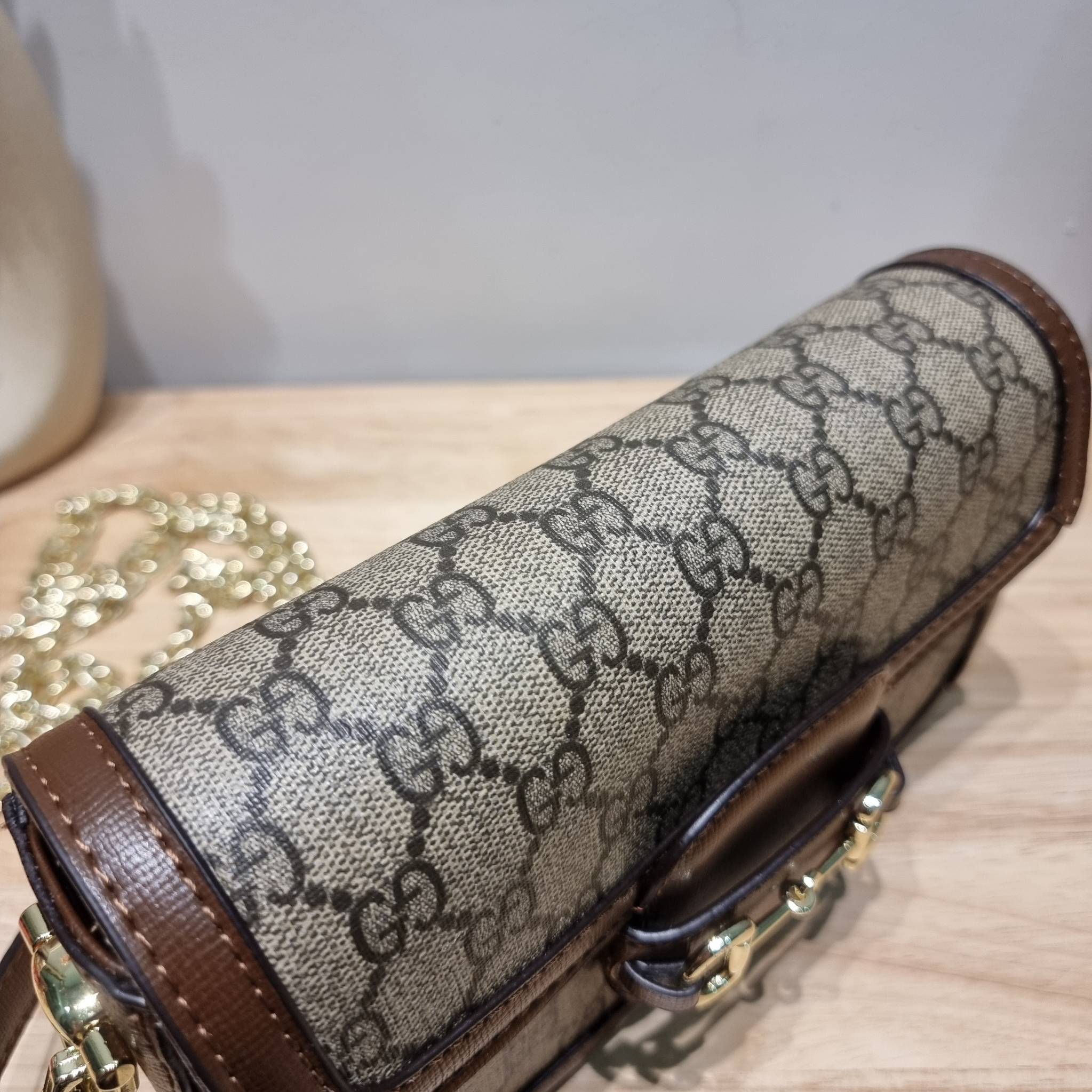 GUCCI Horsebit 1955 shoulder bag / GC STRAP MINI SHOULDER BAG กระเป๋าสะพายไหล่/สะพายข้าง ทรงคลาสสิค ไซส์ใหม่ ตอบโจทย์คนที่ไม่ชอบความใหญ่โต น้องจัดให้ไปเลย!!