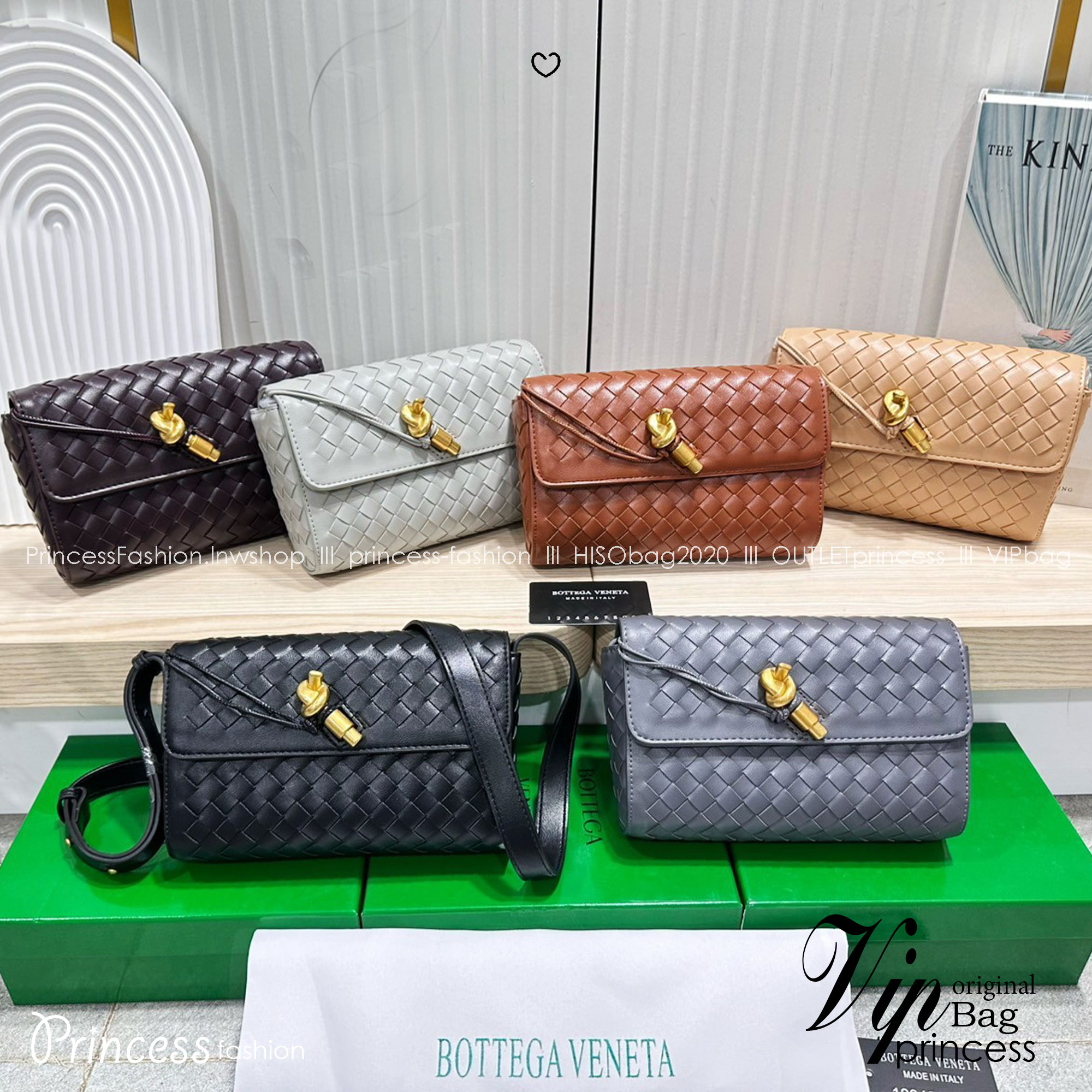 Bottega Veneta Andiamo Shoulder Bag กระเป๋าสะพายสุดชิค ถือเป็นคลัชหรือสะพายได้ ดีไซน์หนังสานตารางสวยโดดเด่นเป็นเอกลักษณ์ที่คงความเรียบหรูดูแพงไว้อย่างลงตัว