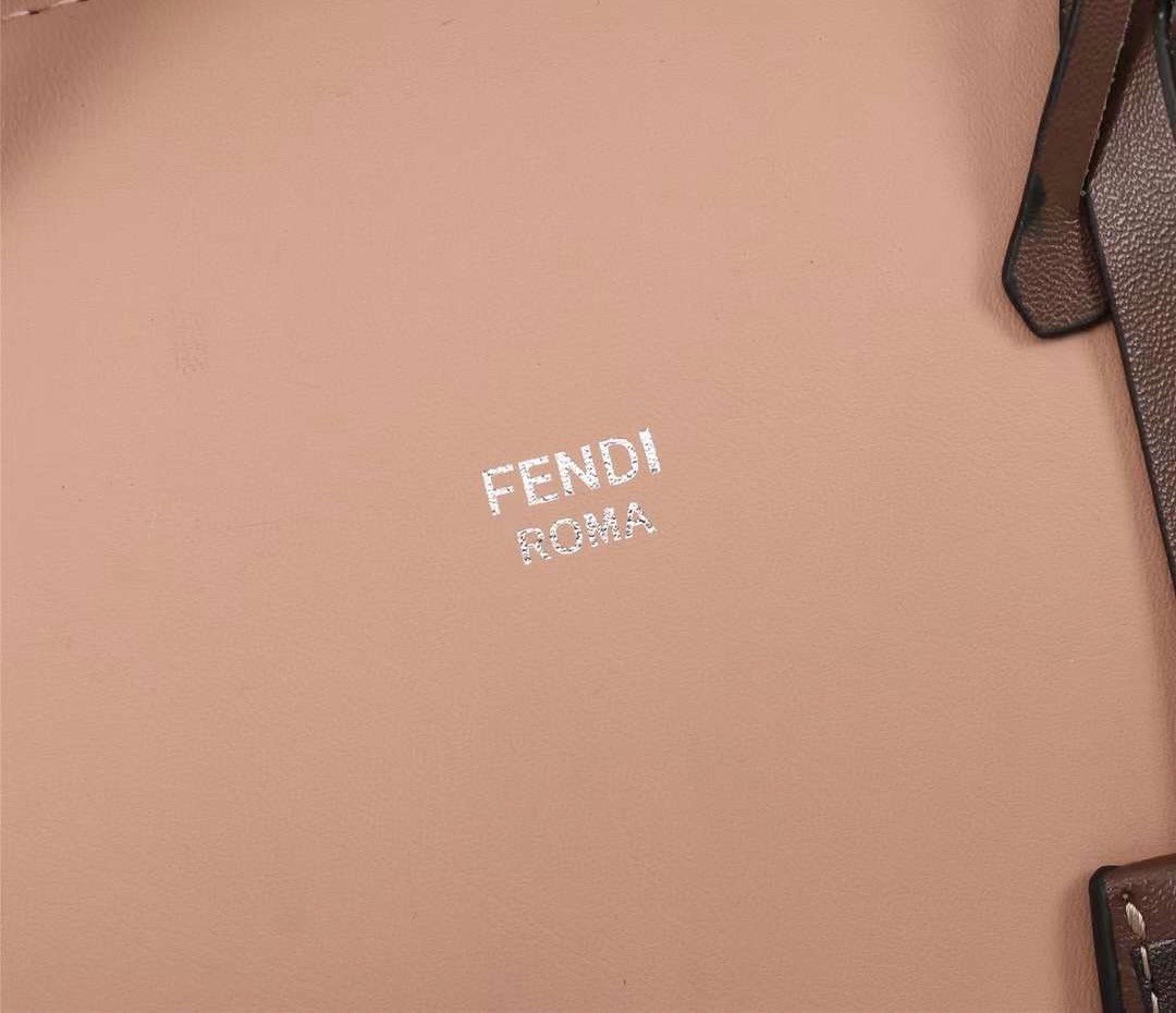 FENDI by the way small เกรดออริจินอล กระเป๋าถือ/สะพายข้างทรงหมอน รุ่นตามหา วัสดุหนังสวย มาพร้อมสายสะพายถอดออกได้ ใช้วันไหนๆกับชุดไหนๆได้หมดเลยทีเดียว อีกหนึ่งรุ่นที่ต้องแนะนำนะคะ