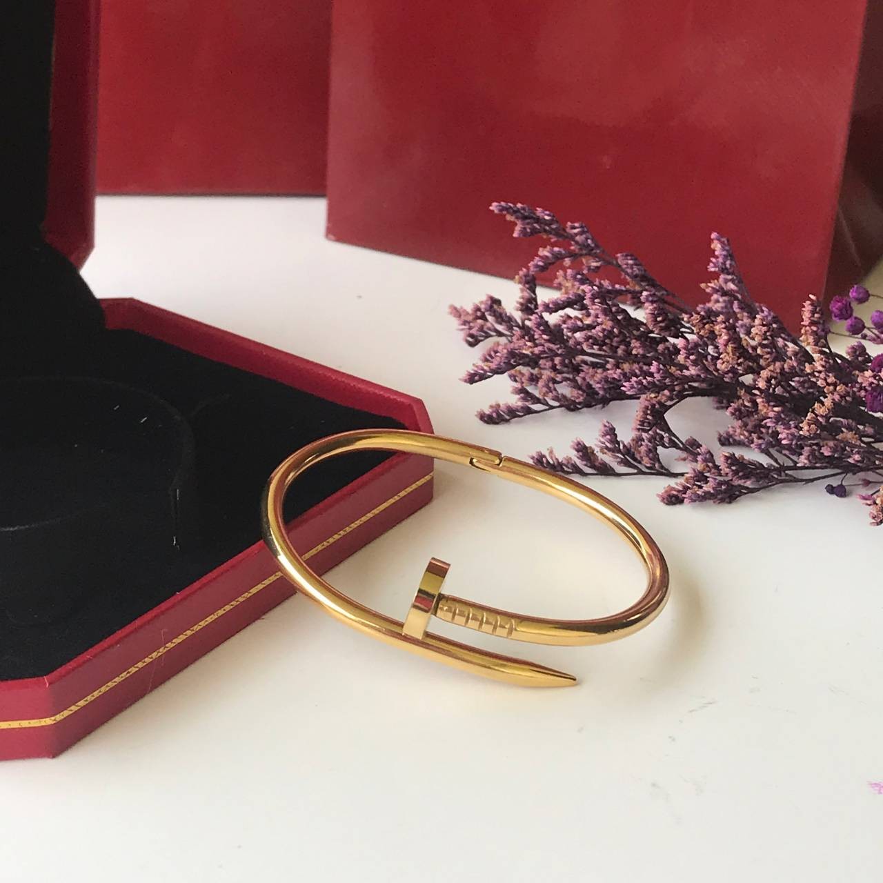 Cartier JUSTE UN CLOU BRACELET กำไลข้อมือตะปู งานดีสุดเกรดออริจินิล วัสดุคุณภาพดี ไม่ลอกไม่ดำ กล่องตามแบบ งานปั้มครบตามรูปเลยค่ะ