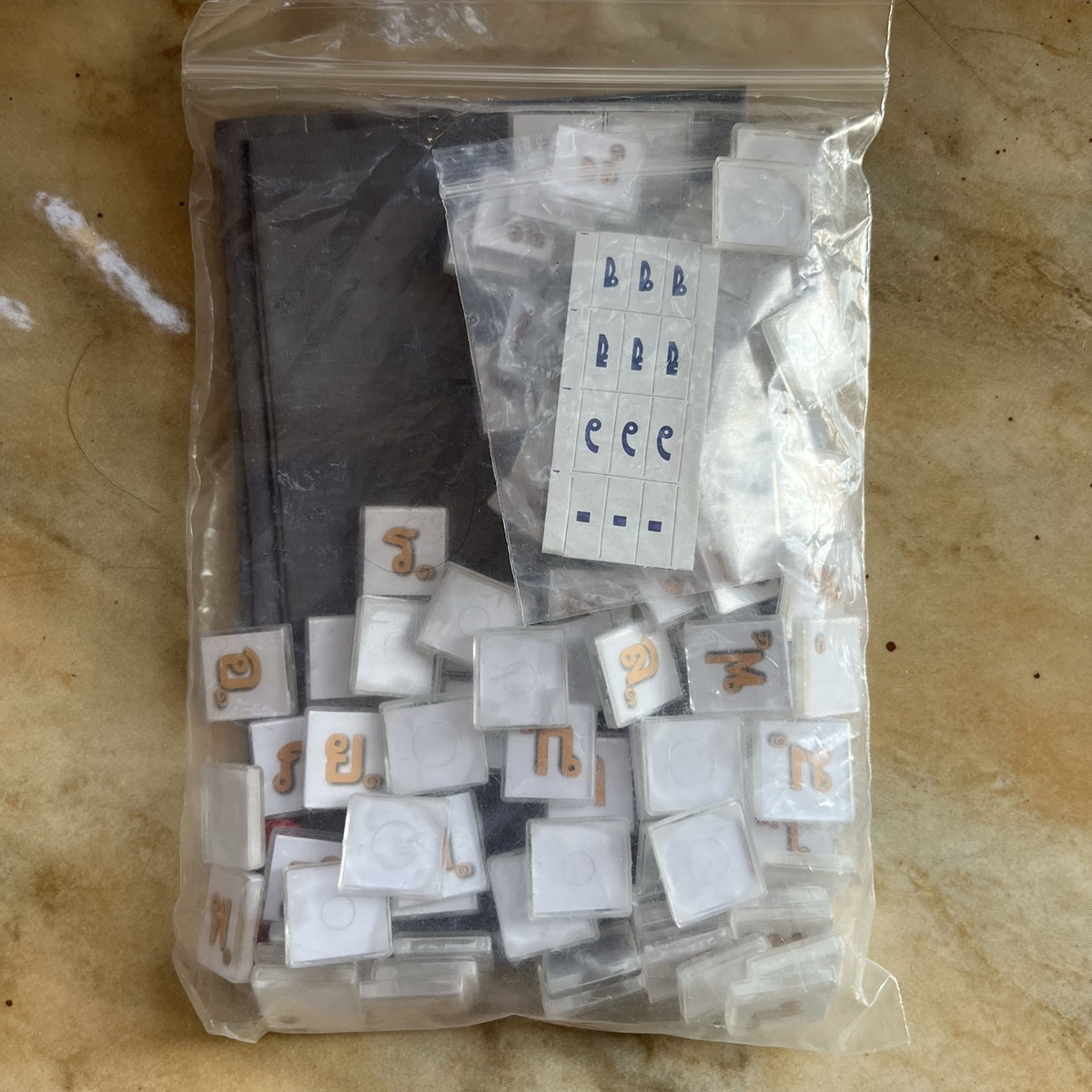 ตัวเบี้ยสำรองคำคมแบบใส รุ่นทั่วไป 104 ตัว (Kumkom Game Tile)