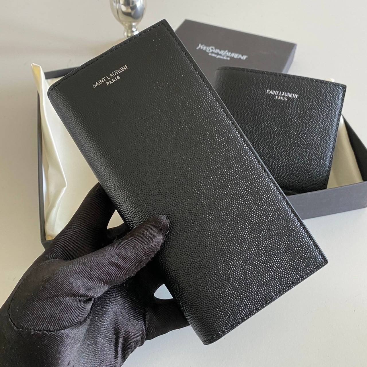 หนังแท้ Yves Saint Laurent YSL Wallet / YSL Long Wallet กระเป๋าสตางค์ผู้ชายใบสั้น/ยาว ใช้งานง่าย เรียบแต่หรู หนังอัดลายคาเวียร์มีช่องใส่การ์ดได้เยอะ งานหนังแท้ทั้งใบ ภาพสินค้าถ่ายจากงานขายจริง ใช้งานต่างประเทศได้