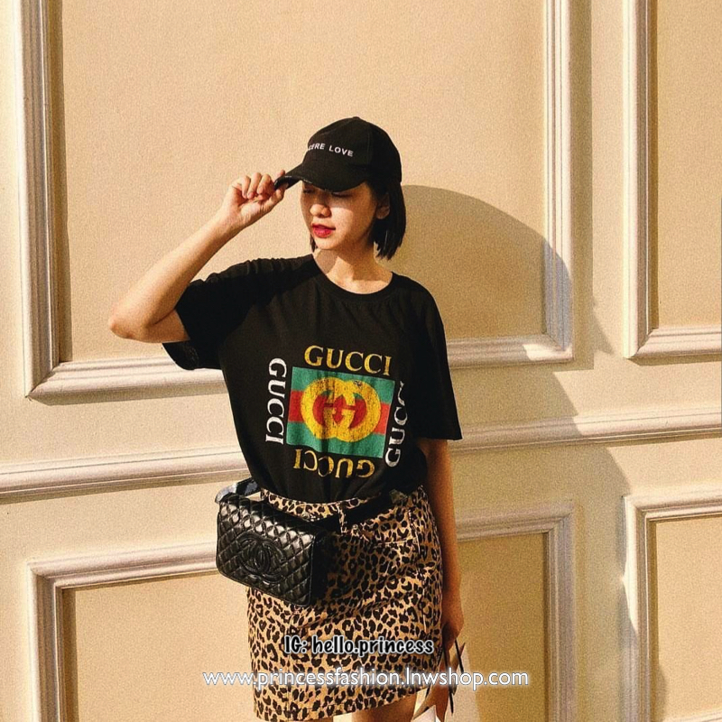 Chanel Waist Bag Gift With Purchase (GWP) กระเป๋าสะพายคาดเอวหรือคาดอก vip. gift ของแท้จาก Chanel Perfume Counter รุ่น Limited Edition วัสดุหนังนิ่มลายตาราง ทรงเหลี่ยมมีโลโก้ด้านหน้า เปิดปิดด้วยฝาปิด กระดุมแม่เหล็ก ภายในโล่ง ซับในลายเเบรนด์ ใส่มือถือได้ทุก