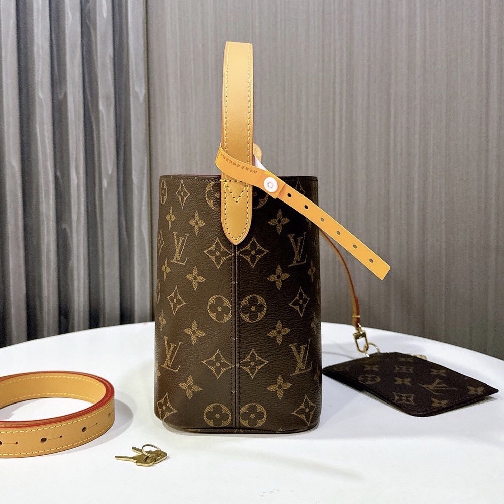 LV All In BB bag Monogram Canvas กระเป๋าทรงบัคเก็ต สุดไอคอนิกยกระดับความหรูหรา ปรับทรงใช้งานได้ 2 แบบ คุ้มแบบไม่มีเบื่อ มาพร้อมใบลูกเข้าเซ็ทแยกใช้งานได้