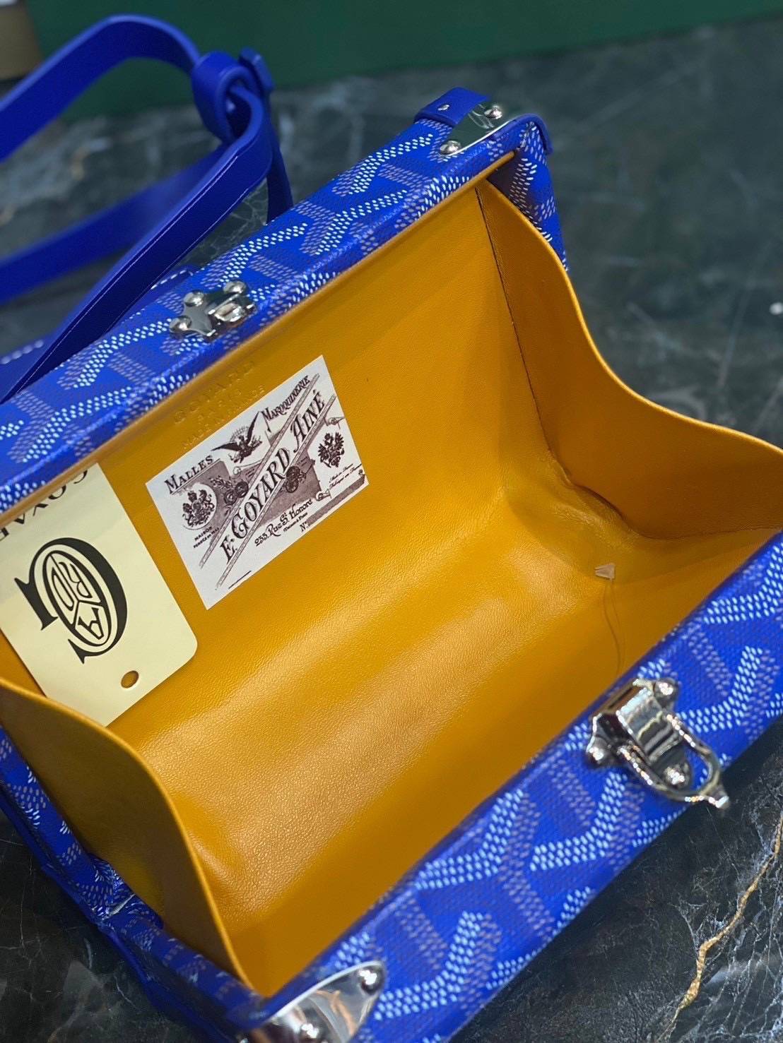 ORI หนังแท้ | Goyard Minaudière Trunk Bag กระเป๋าสะพายทรงแมสเซ็นเจอร์ เป็นคลัตช์ได้ในใบเดียว น้ำหนักเบา ทรงกล่องดีไซน์ใช้งานง่าย สวยหรู