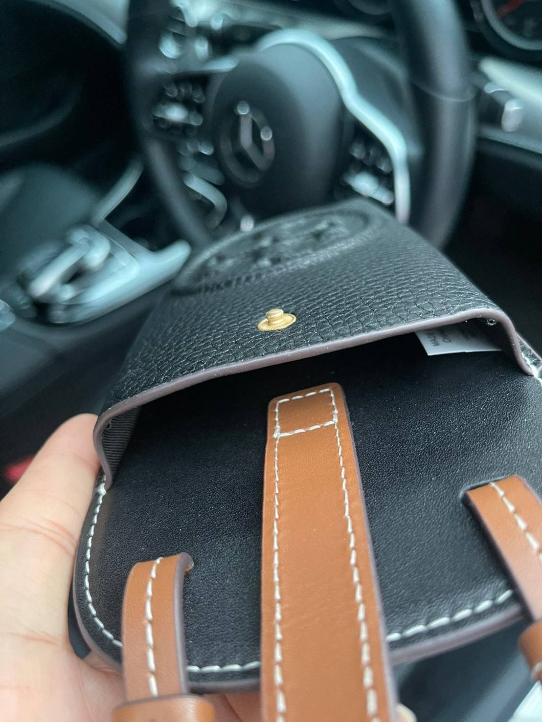 ของแท้ 💯% Tory Burch PERRY BOMBE PHONE CROSSBODY ปัจจุบันกระเป๋าสะพายได้รับความนิยมอย่างมากในหมู่ผู้ใช้เนื่องจากมีสไตล์และใช้งานได้สะดวก