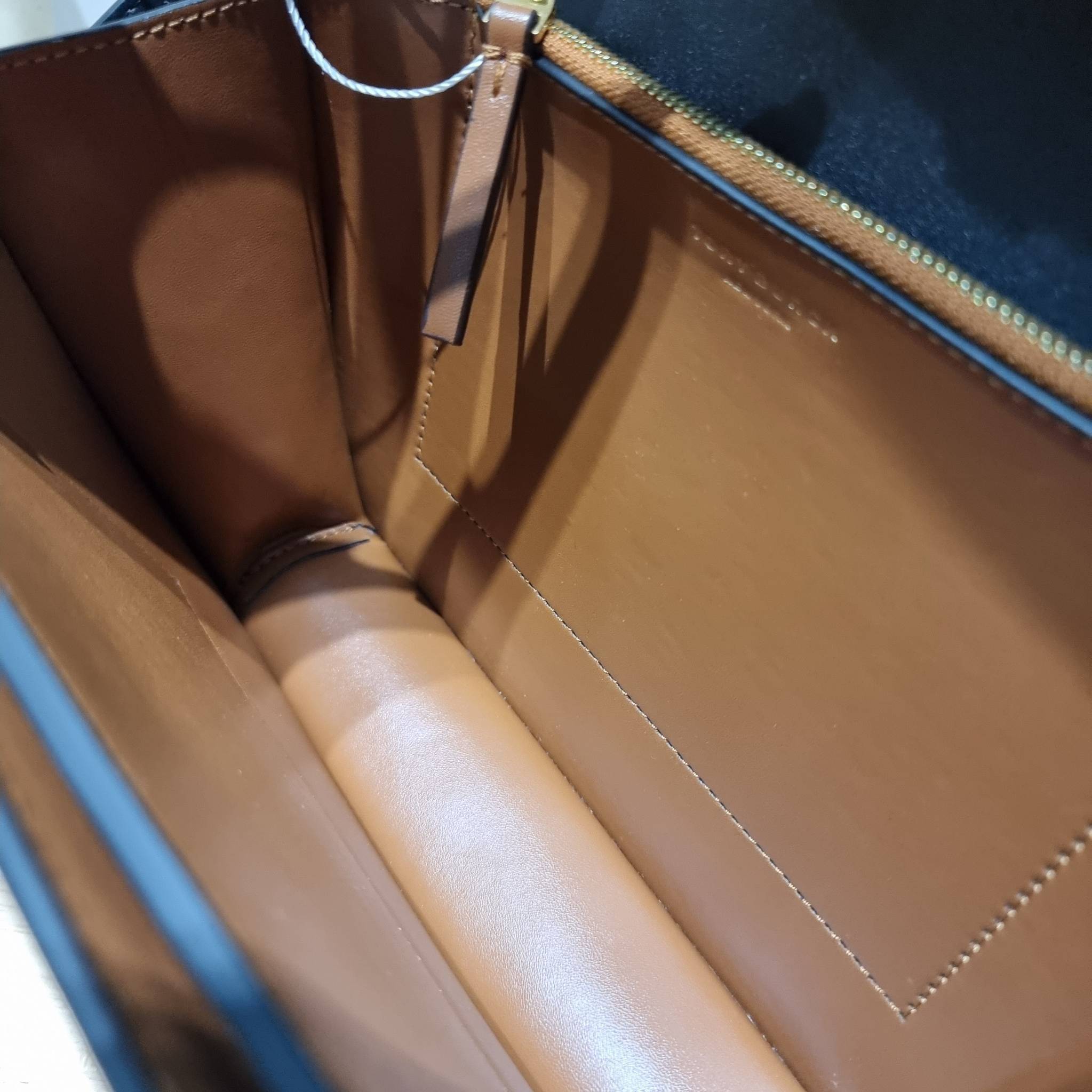 Tory Burch Bag / TORY BURCH ELEANOR CONVERTIBLE SHOULDER BAG รุ่นยอดนิยม กับไซส์ใหม่ ใหญ่จุคุ้ม! กระเป๋าสะพายข้าง ดีไซน์อยู่ทรง เรียบหรู! ผู้ดีกว่าใคร