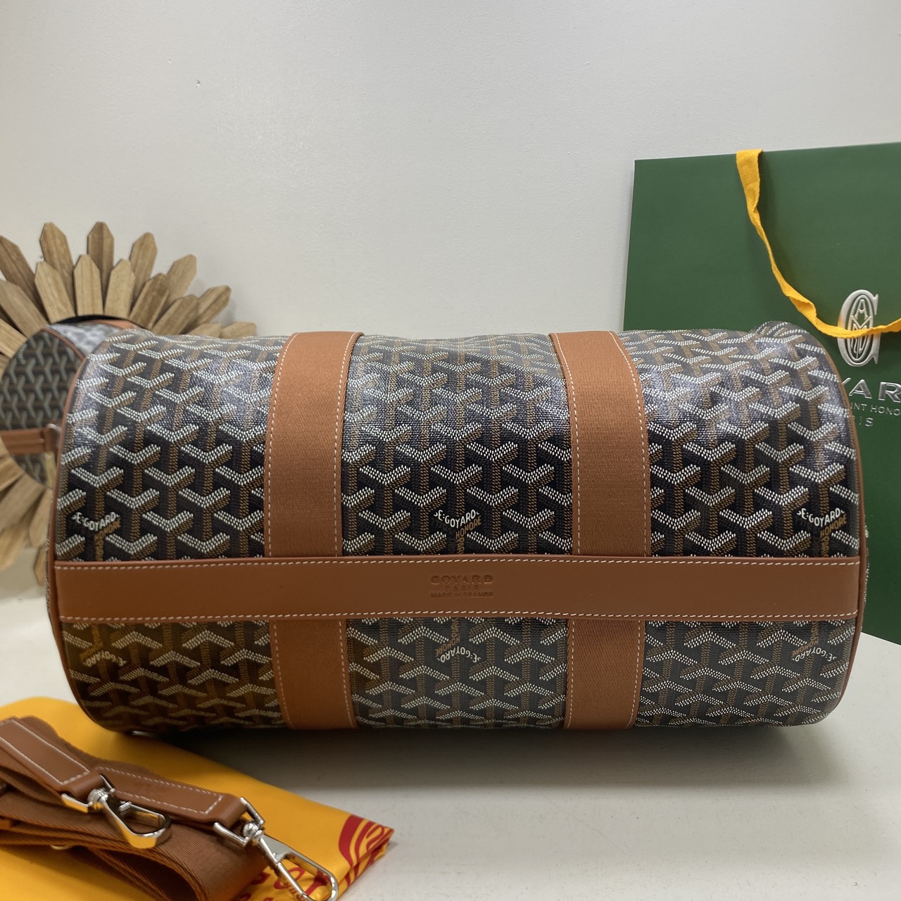 ORI หนังแท้ | Goyard Barrel 40 Sports Bag กระเป๋าสะพายทรง Keepall ใบใหญ่ ดีไซน์สปอร์ต ภายในโล่งกว้าง จุของได้เยอะ มีหูจับด้านบน เพิ่มฟังชั่นหูหิ้วด้านข้าง สะดวกใช้งาน