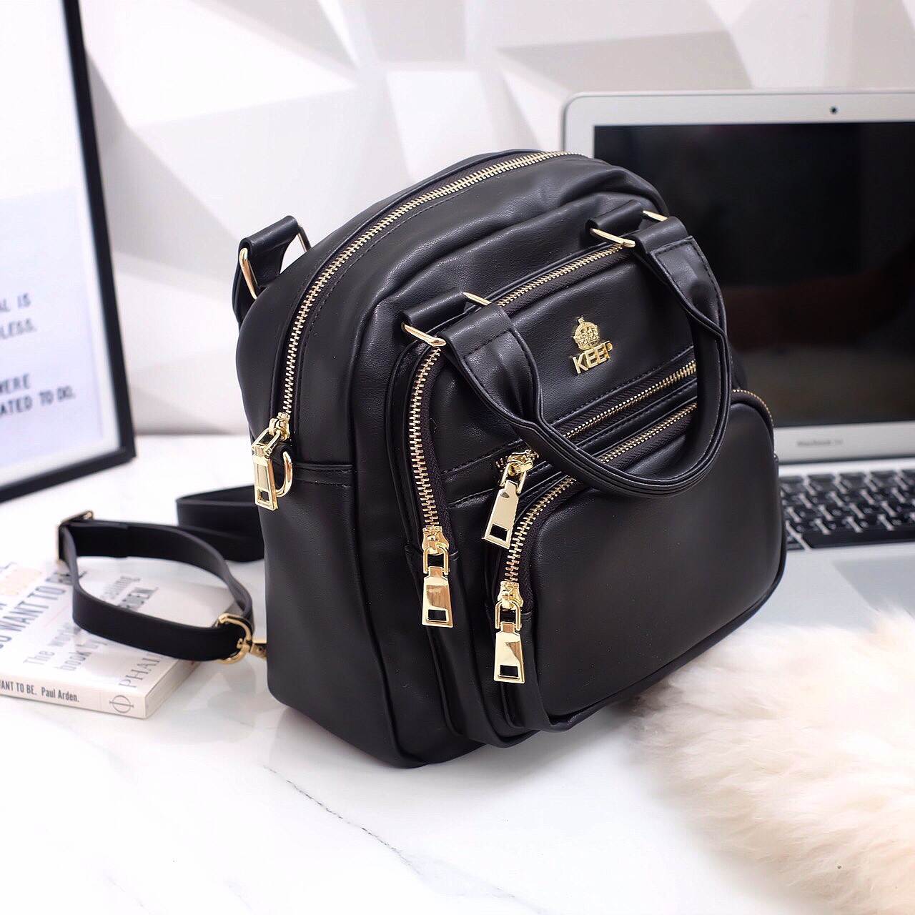 New arrival • KEEP Veeva Backpack • 🎒👟กระเป๋าเป้หนังแกะสังเคราะห์ นิ่มๆ ปรับ ถือ/สะพายได้หลากหลายการใช้งานคะ 👑กระเป๋าเป้สวยๆ 3in1 ปรับการใช้งานได้หลากหลายรูปแบบ ใบนี้ ร้านแนะนำเลยคะ ตัวกระเป๋าเป็นหนังแกะสังเคราะห์ นิ่มมาก น่ำหนักเบ