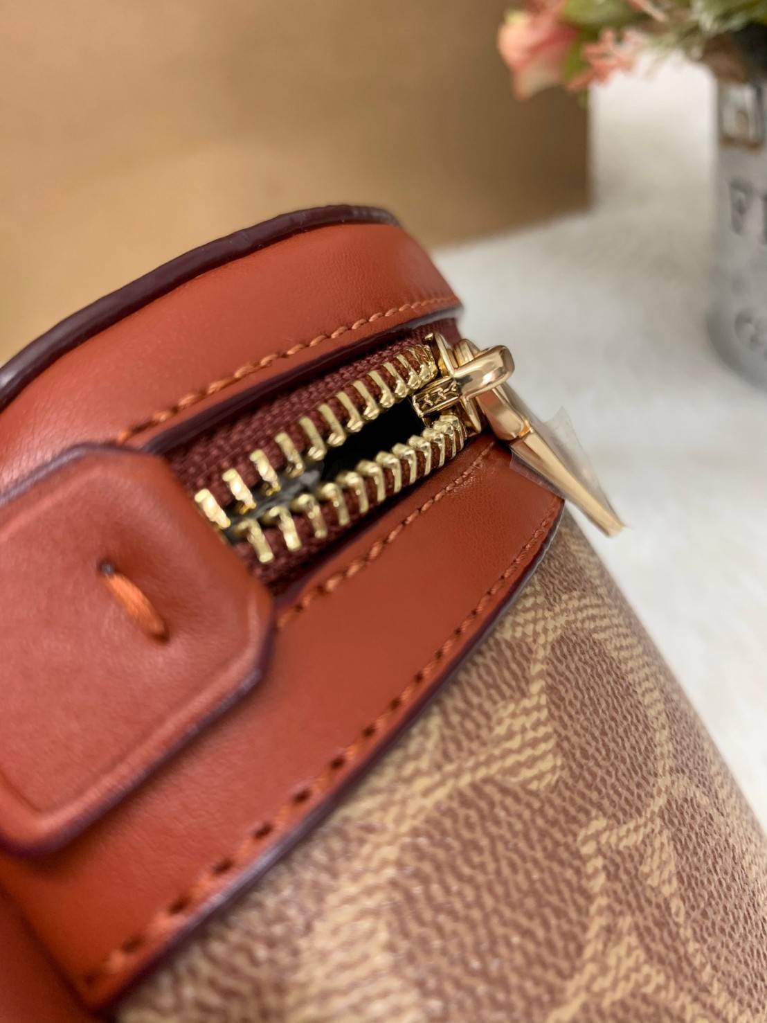 LIMITED EDITION !! COACH BELT BAG IN SIGNATURE WITH REXY BY GUANG YU กลับมาอีกครั้งกับ Coach X Disney สวยงามมากๆค่ะ คาดอก คาดเอวได้ ลาย C ตัดขอบหนังเรียบ มีช่องซิปทั้งหน้า//หลัง ใส่มือถือได้ทุกรุ่น;พาสปอร์ตได้ ;กระเป๋าเงินใบกลางได้;อื่นๆจำเป็นได้ครบค่ะ.