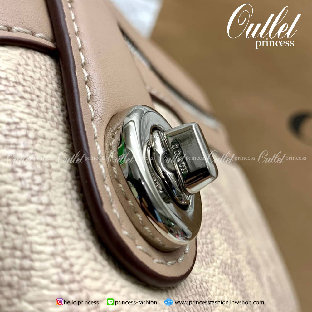 COACH LARGE SIGNATURE CAMPUS BACKPACK (32754) กระเป๋าสะพายหลังแบบมีหูหิ้ว หนังแท้อย่างดี หนังสมูทมากๆค่ะ พร้อมสีสุดคลาสสิค! ด้านหน้ามีช่องซิปขนาดกลางให้หนึ่งช่อง เปิดปิดช่องหลักแบบซิปคู่ ภายในกว้างมากๆค่ะ ใส่ได้เยอะทีเดียว มีช่องซิปและช่องเล็กใส่ของจุกจิก