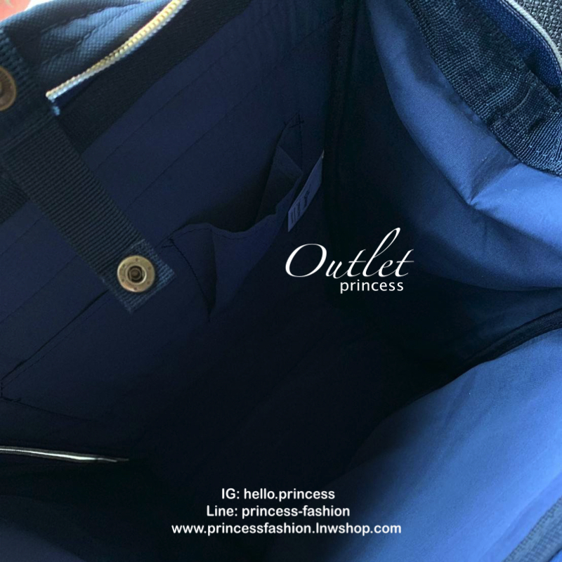 Belle Maison's Disney Fantasy Bags! รุ่น Classic Backpack จากBellemaison แห่งเดียวในประเทศญี่ปุ่น มีรูปโฉมและสไตล์ใช้งานคล้ายแบรนด์ Anello แต่งแต้มสีสันและลวดลายเพิ่มเติมลงบนกระเป๋าจากเหล่าการ์ตูนของดิสนีย์ เป็นรุ่นลิมิเตทสุดๆที่ออกมาไม่บ่อยเลยคร้า!!