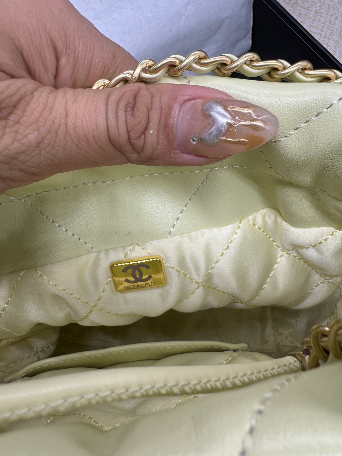 Chanel 22 Mini Handbag With Pearl Chain กระเป๋าทรงโท้ท เกรดออริ สลับแท้ 1:1 ใช้งานต่างประเทศได้