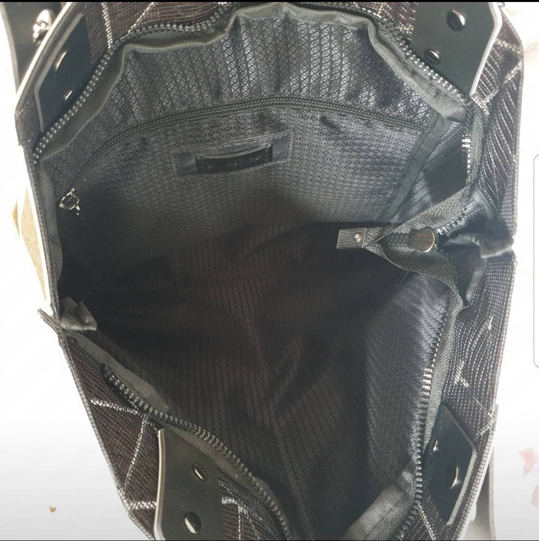 ทรงสุดฮิตจากแบรนด์ David Jones รุ่น Candy color ใบนี้ มาพร้อมกับน้องกระต่าย สีเข้า set กับกระเป๋าคะ กระเป๋า ทรง Tote