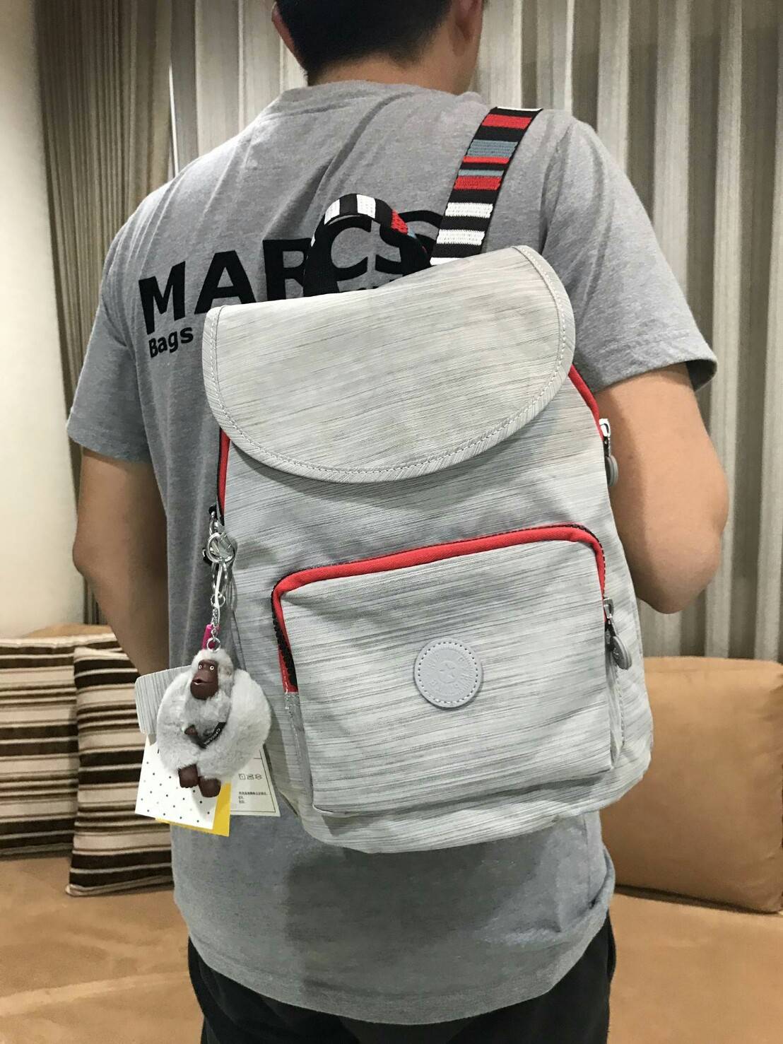 KIPLING ART 2WAY BACKPACK NEW ARRIVAL! กระเป๋าสะพายเป้สไตล์ลำลองรุ่นใหม่ วัสดุ Nylon+Polyester 100% โดดเด่นที่สามารถสะพายได้หลายแบบ ทั้งแบบเป้ หรือใช้สายยาวสะพายไหล่ หรือจะ Crossbody ก็ได้ค่ะ หูหิ้วเเละสายสะพายลวดลายสวย มีช่อง ซิปใส่ของด้านหน้า มีช่องใส่ข