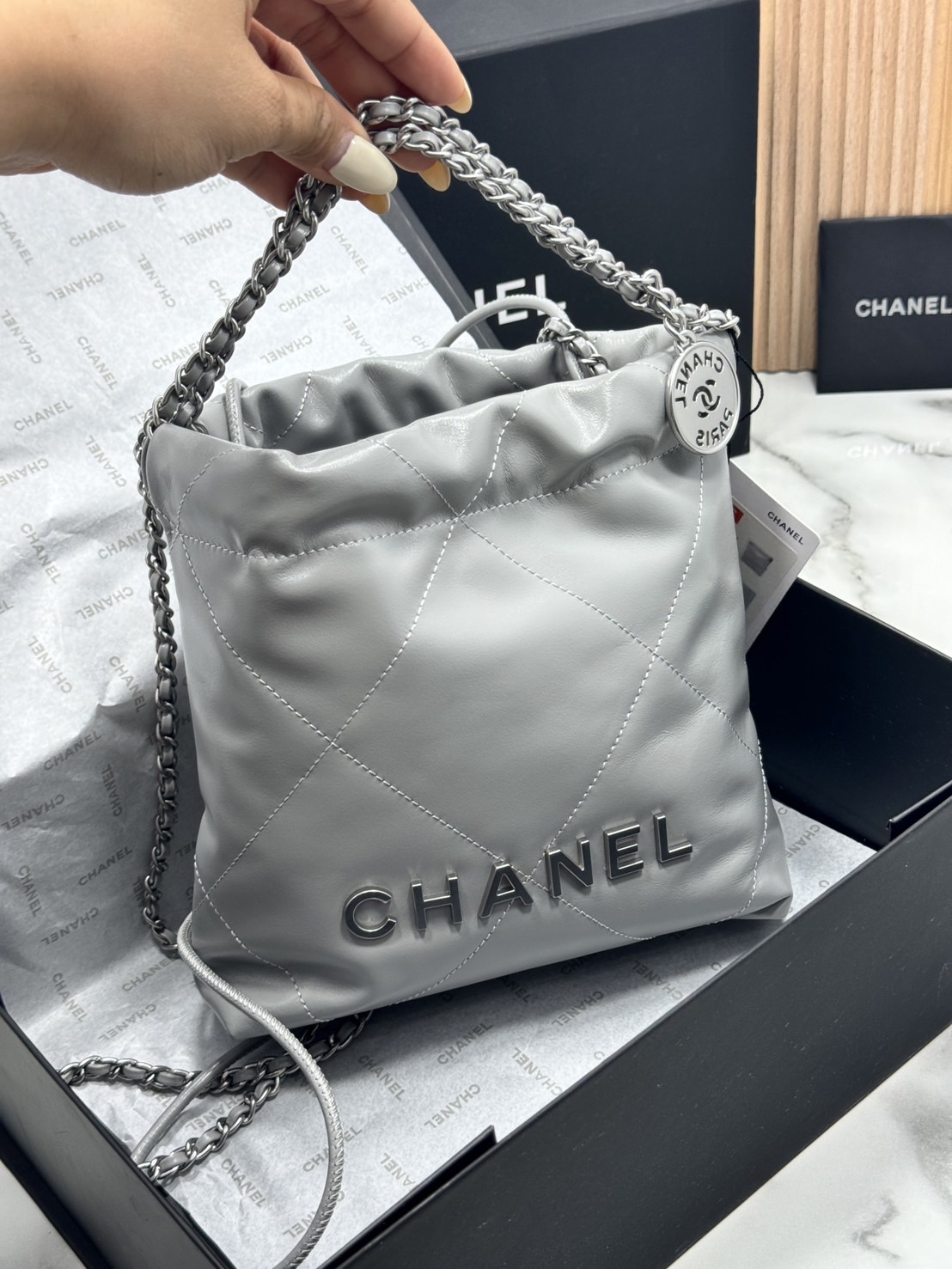 พร้อมส่ง 11 สี ORI หนังแท้ | CHANEL 22 Mini Handbag กระเป๋าสะพายสุดหรู รุ่นยอดนิยม 🤍 เกรดออริจินอล หนังแท้ ภาพถ่ายจากงานขายจริง ใช้งานต่างประเทศได้