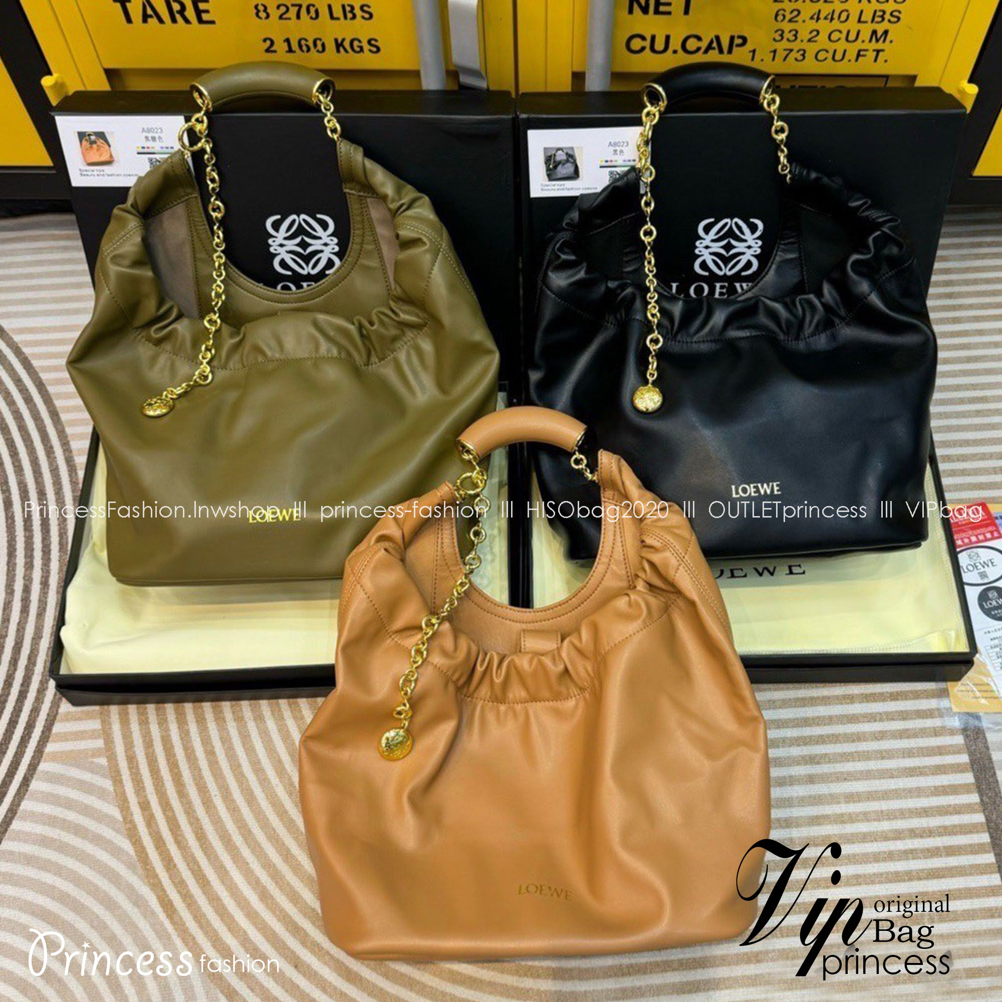 LOEWE Medium Squeeze bag in nappa กระเป๋าสะพายคอลใหม่ ดีไซน์เก๋เรียบหรูงานสวยทั้งภายนอกและภายใน ขึ้นแบบจากงานจริง เป๊ะสุด ปั้มทุกจุด งานจริงสวยทุกมุมเป๊ะปังมากค่ะ