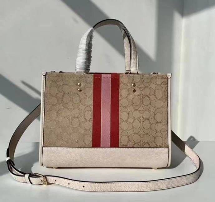 พร้อมส่ง 4ลาย 🌈ไม่มีในช๊อปไทยจร้าา😘 COACH DEMPSEY CARRYALL IN SIGNATURE JACQUARD WITH STRIPE AND COACH PATCH (C2826,C1527,C4113) พร้อมส่งความสวย! คุณภาพจัดเต็มค่ะ กระเป๋าทรงTote วัสดุ Jackquard+หนังแท้ ได้ลงตัวสวยงาม ด้านหน้ามีโลโก้แบรนด์ว