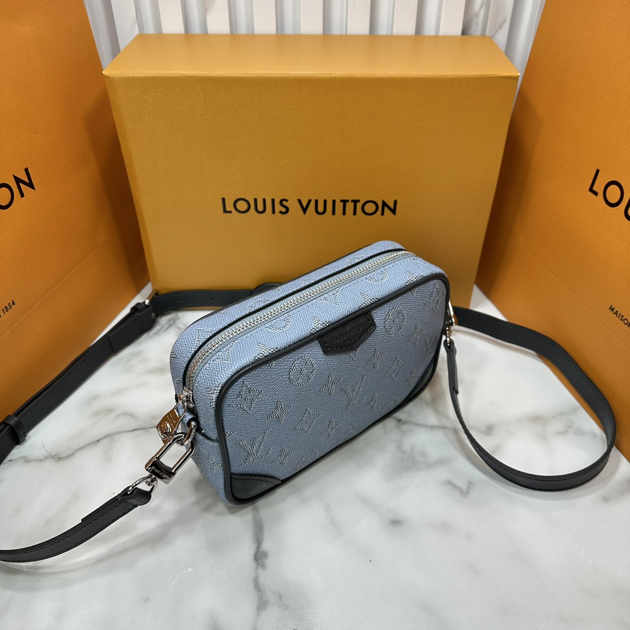 ORI หนังแท้ | LV Trocadéro Wearable Wallet Monogram Canvas 20cm กระเป๋าสะพายทรงแมสเซ็นเจอร์ดีไซน์ใช้เป็นกระเป๋าสตางค์ได้ ขนาดกำลังสวยกะทัดรัด คลาสสิคหรูหราคล่องตัว