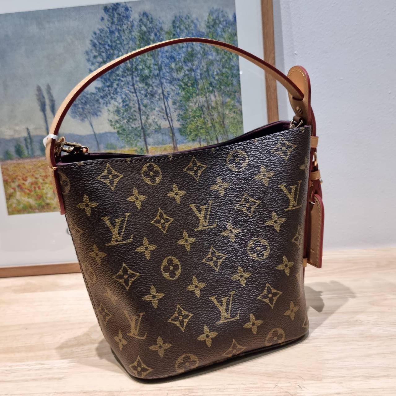 LV All In BB Bag กระเป๋าทรงบัคเก็ตที่มาแรงมากๆตอนนี้ พร้อมสีใหม่ต้อนรับวาเลนไทน์ รูปทรงคลาสสิคสะดวกใช้ ดีไซน์ลูกเล่นสนุกๆ
