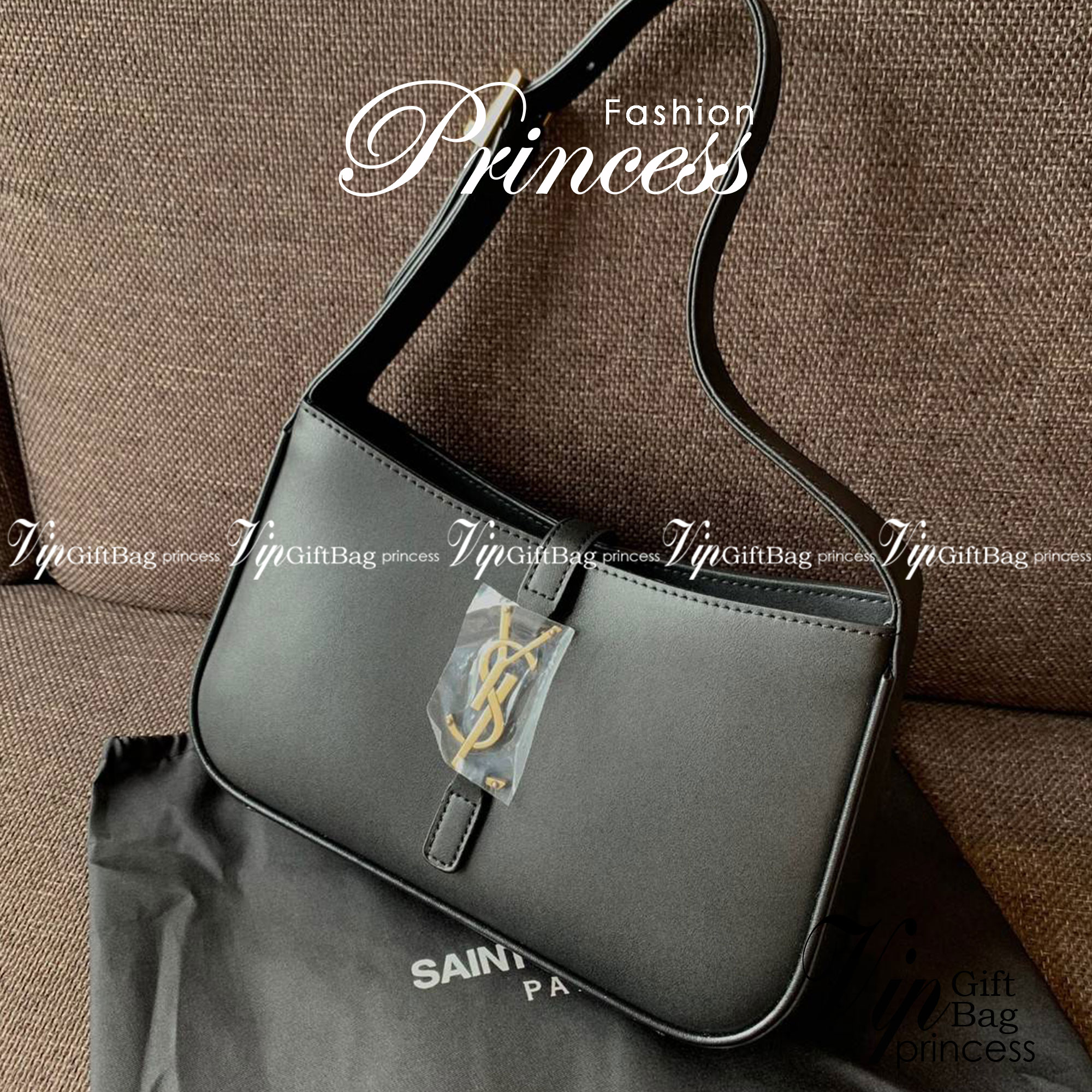 สวยสะกดทุกสายตา แรกเห็นก็หลงรักแล้วจ้าา VIP YSL Le 5 à 7 mini leather shoulder bag / YSL HOBO BAG กระเป๋าที่ดูหรู และคลาสสิคมากๆ ในตอนนี้ หนังแท้อย่างดี สัมผัสแล้วรู้สึกถึงความนิ่มของหนังเลยค่ะ