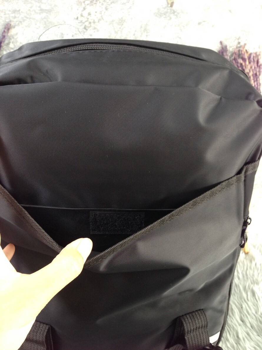 Adidas original Large backpack กระเป๋าเป้ใบใหญ่ วัสดุ nylon เนื้อหนา ดีไซน์ล่ย original brand เปิดปิดด้วยตัวล็อคคู่ด้านหน้า และซิป ด้านข้างมีช่องใส่ขวดน้ำ ภายในกว้าง แบ่งเป็นสัดส่วน ใส่ Laptop ได้ มี support กันกระแทก สายสะพายยาวปรับได้ ใช้ได้ทั้ง ช และ ญ