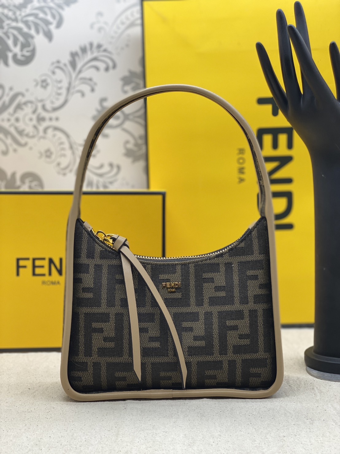 FENDI Mini Fendessence bag กระเป๋าถือลายโมโนแกรมรุ่นใหม่ 🧡 เกรดออริจินอล 1:1 สลับแท้ ใช้งานต่างประเทศได้