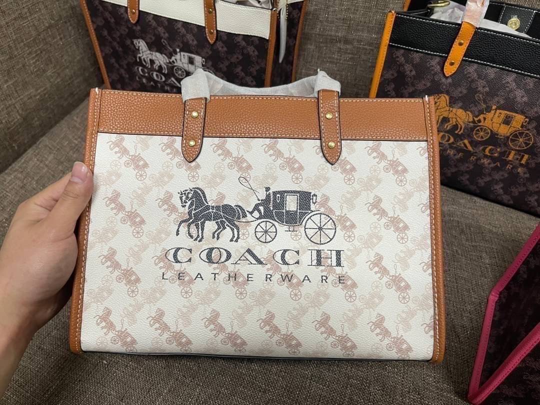 COACH FIELD TOTE 30 WITH HORSE AND CARRIAGE PRINTAND CARRIAGE BADGE 📣พร้อมส่งที่ไทย ใหม่ล่าสุด บอกเลยสีสวย สุดคลาสสิคมากๆ