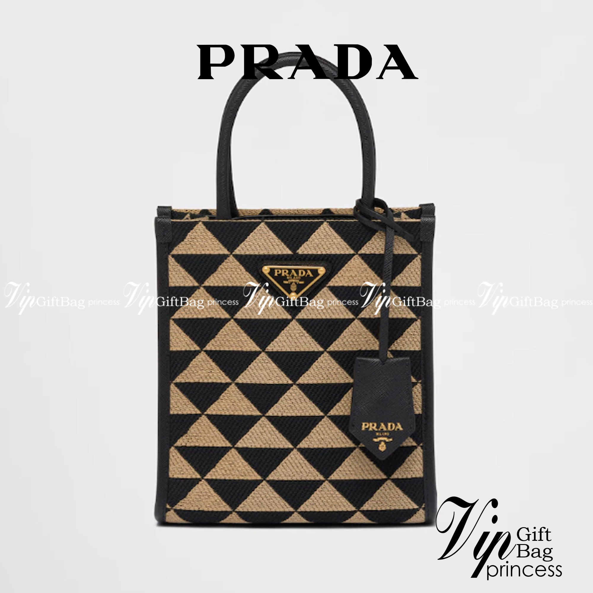 PRADA Symbole jacquard fabric micro bag / Prada triangle ไซส์มินิ แบบใหม่ล่าสุดจากแบรนด์ดัง จัดให้แบบเลิศๆ กับกระเป๋าทรงโท้ท สวยเอกลักษณ์ ภายในโล่งกว้างมาก ใส่ของแบบแน่นๆ จุๆไปได้เลย หมดห่วง!! และยังมีสายครอสบอดี้มาให้ จะสะพายชิคๆคูลๆ จะถือแบบปังๆ ก็เอาอย