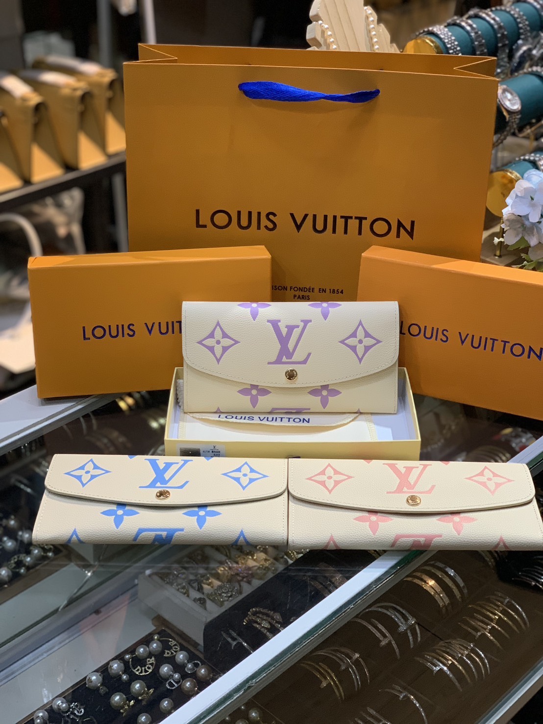 ORI หนังแท้ | LV Long Wallet 20cm กระเป๋าสตางค์ใบยาว โทนสีสดใส มีฟังก์ชันและสไตล์ให้เลือกด้วยช่องใส่บัตรหลายช่อง