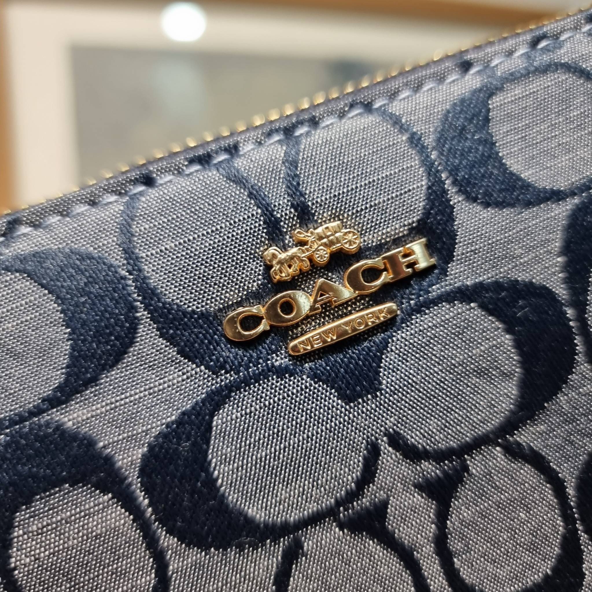 COACH Nolita 15 In Signature Chambray C8665 พร้อมส่ง คอลเลคชั่นใหม่ น่ารักน่าใช้ ในสไตล์คลาสสิค กระเป๋าทรงพอชขนาดมินิ สาวๆเห็นใบจริง ยังไงก็ต้องหลงรักไอเท็มนี้แน่นอนจ้า