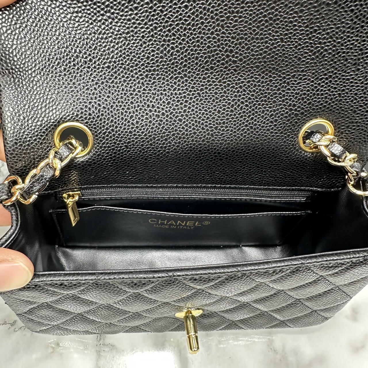 ORI หนังแท้ | CHANEL Classic 20cm shoulder bag กระเป๋าสะพายรุ่นยอดนิยม หรูหราระดับตำนาน สวยงามเหนือกาลเวลา