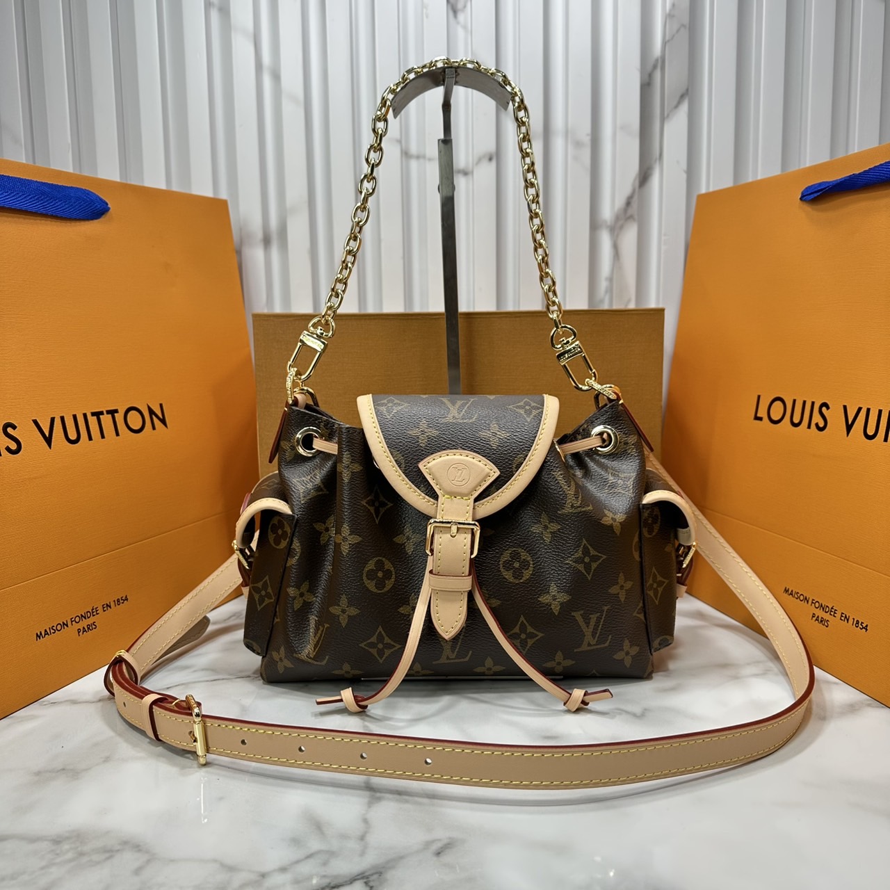 ORI หนังแท้ | LV Odyssee bag Monogram Canvas กระเป๋าสะพายดีไซน์ใหม่ คอลเลกชันประจำฤดูกาล Pre-Fall 2025 ออกแบบมาเพื่อเชิดชูมรดกล้ำค่าที่สืบทอดจากรุ่นสู่รุ่น ดีไซน์ทันสมัยใช้งานได้ทุกวัน
