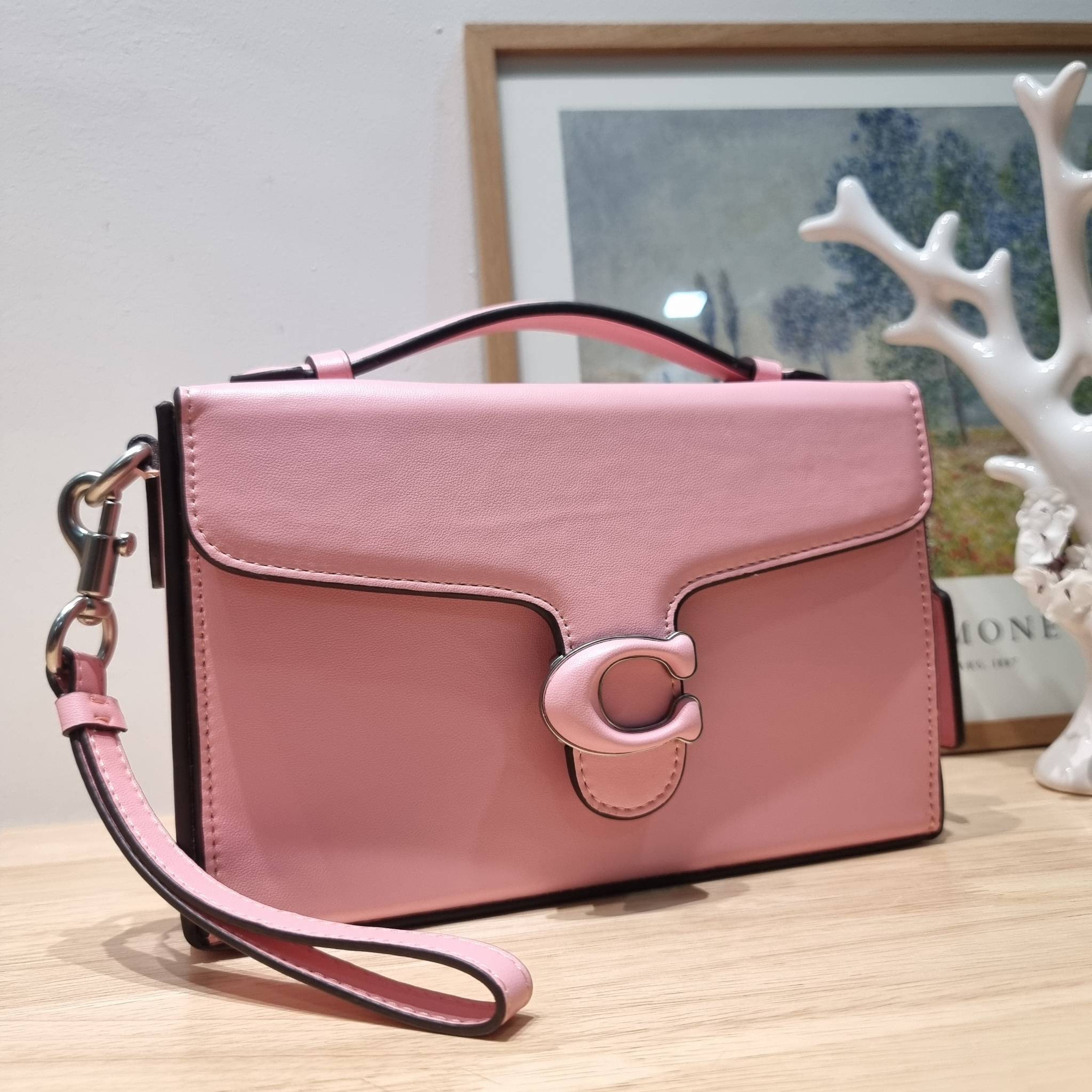 COACH CH798 TABBY BOX BAG IN SIGNATURE CANVAS ดีไซน์ใหม่ปี 2023 กับกระเป๋าสะพายมัลติฟังก์ชั่น ครบครัน ใช้งานได้หลากหลาย สวยคมชัด คลาสสิคใช้ได้ทุกลุค