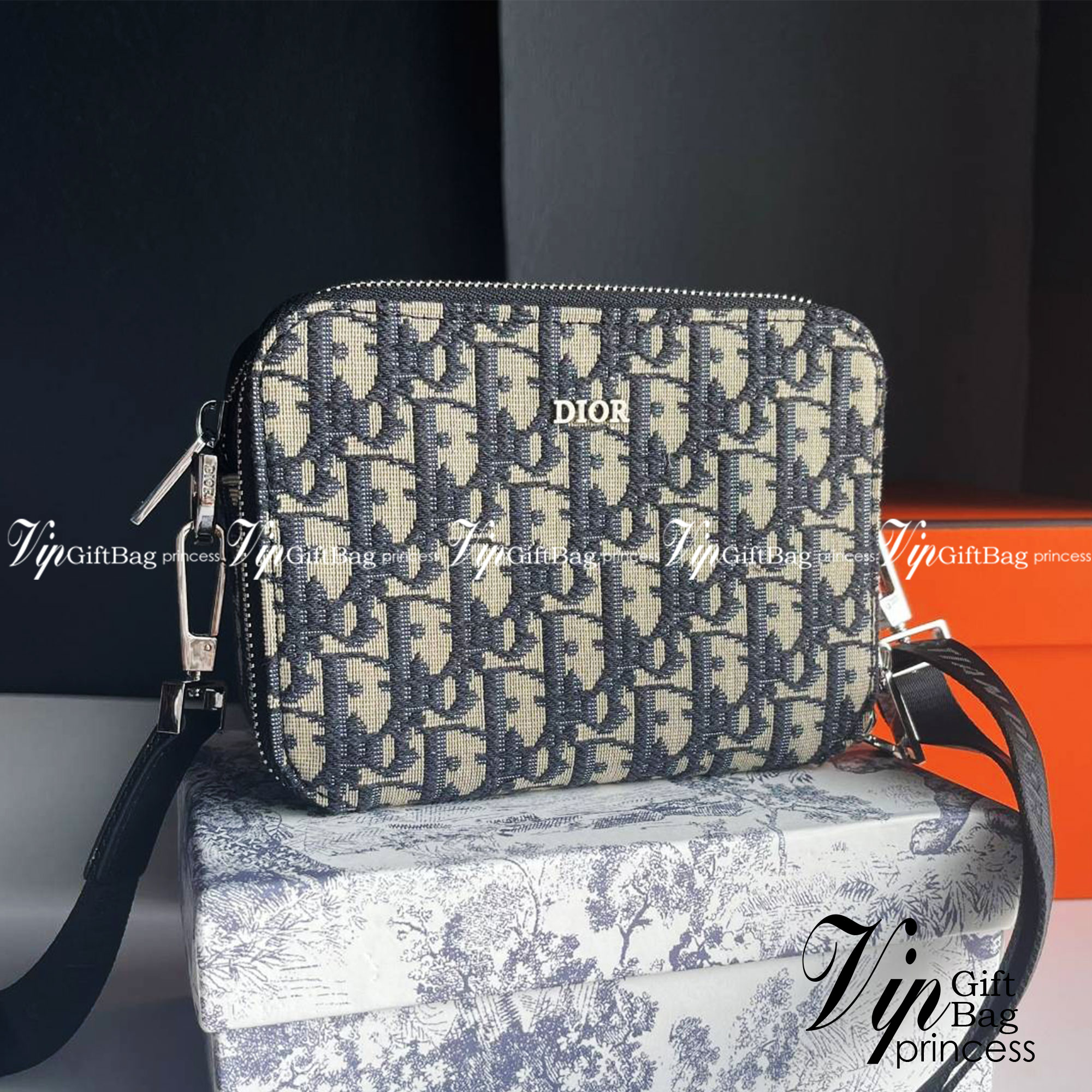 ORI 🥂 หนังแท้ DIOR POUCH WITH SHOULDER STRAP Oblique Jacquard พร้อมส่งที่ไทย งานหนังแท้และผ้าแจ็คการ์ดออริจินอล ภาพสินค้าถ่ายจากงานขายจริง ใช้งานต่างประเทศได้