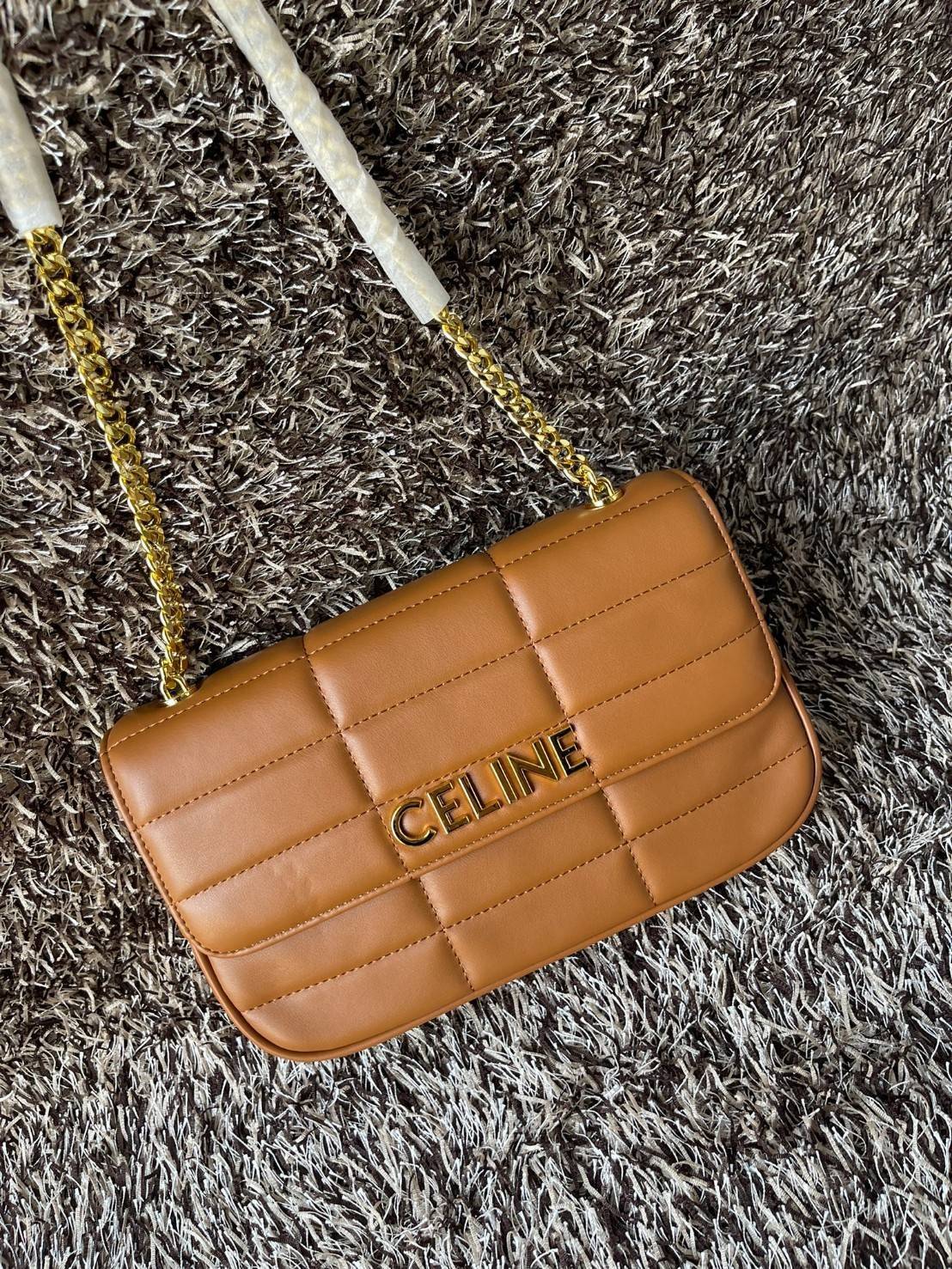 CELINE CHAIN SHOULDER BAG MATELASSE MONOCHROME CELINE in Quilted Goatskin กระเป๋าเทรนด์กระเป๋าสุดฮอตแต่ยังคงความคลาสสิก
