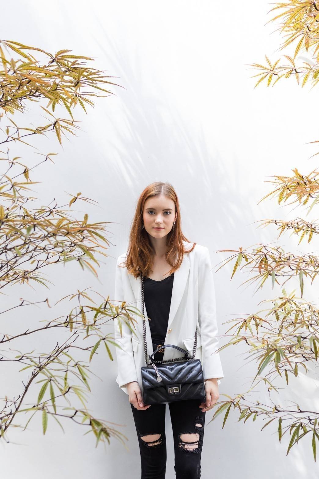 รุ่นขายดีเข้าเพิ่มค่า KEEP รุ่น coco chain handbag กระเป๋าทรงหรู รอบใหม่ ใช้หนัง Microfiber นิ่ม ฟู ตึงสวย ทนกว่าเดิมอยู่ทรง ใครชอบสไตล์นี้ห้ามพลาดนะคะ ใบนี้มีหูถือได้ ด้านในสีแดงสวย มีช่องแบ่งเก็บของหลายช่อง ด้านหลังมีช่องพิเศษสามารถใส่มือถือได้ค่ะ สายปร