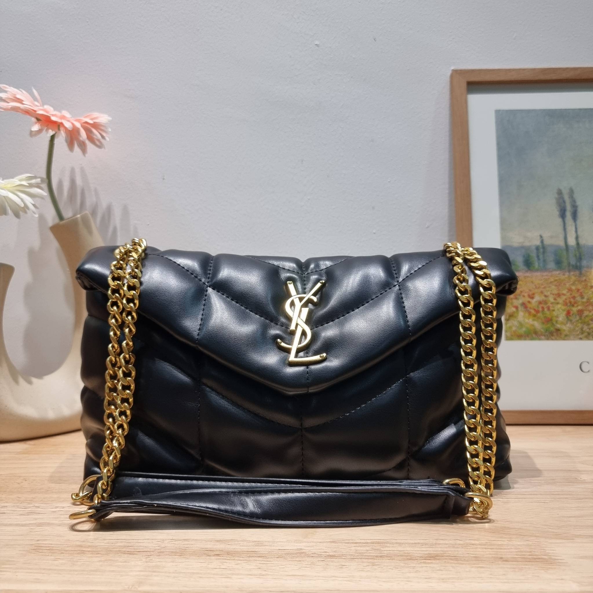 YSL PUFFER SMALL CHAIN BAG IN QUILTED / Yves Saint laurent puffer small chain bag in quilted กระเป๋าสะพายรุ่นยอดนิยม ทรงสวย ใช้ได้บ่อยไม่มีเบื่อ วัสดุหนังสัมผัสนิ่มมือ ดีไซน์เรียบหรู