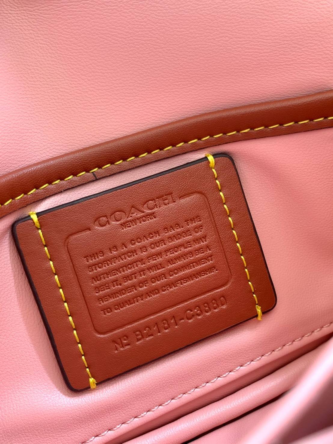 น้องสวยมากก สินค้าจริงสวยกว่าในรูป ไม่จกตาค่ะ! COACH PILLOW TABBY SHOULDER BAG 18 ((C3880)) 📣 พร้อมส่งที่ไทย คุณภาพเกินราคา! กระเป๋าหิ้ว//สะพายแบบครอสบอดี้ร์ 🔺หนัง nappa อย่างดี หนานิ่ม นุ่มมากๆ หลงรักน้องแน่นอน ✔️ใช้โลโก้แบรนด์รุ่น