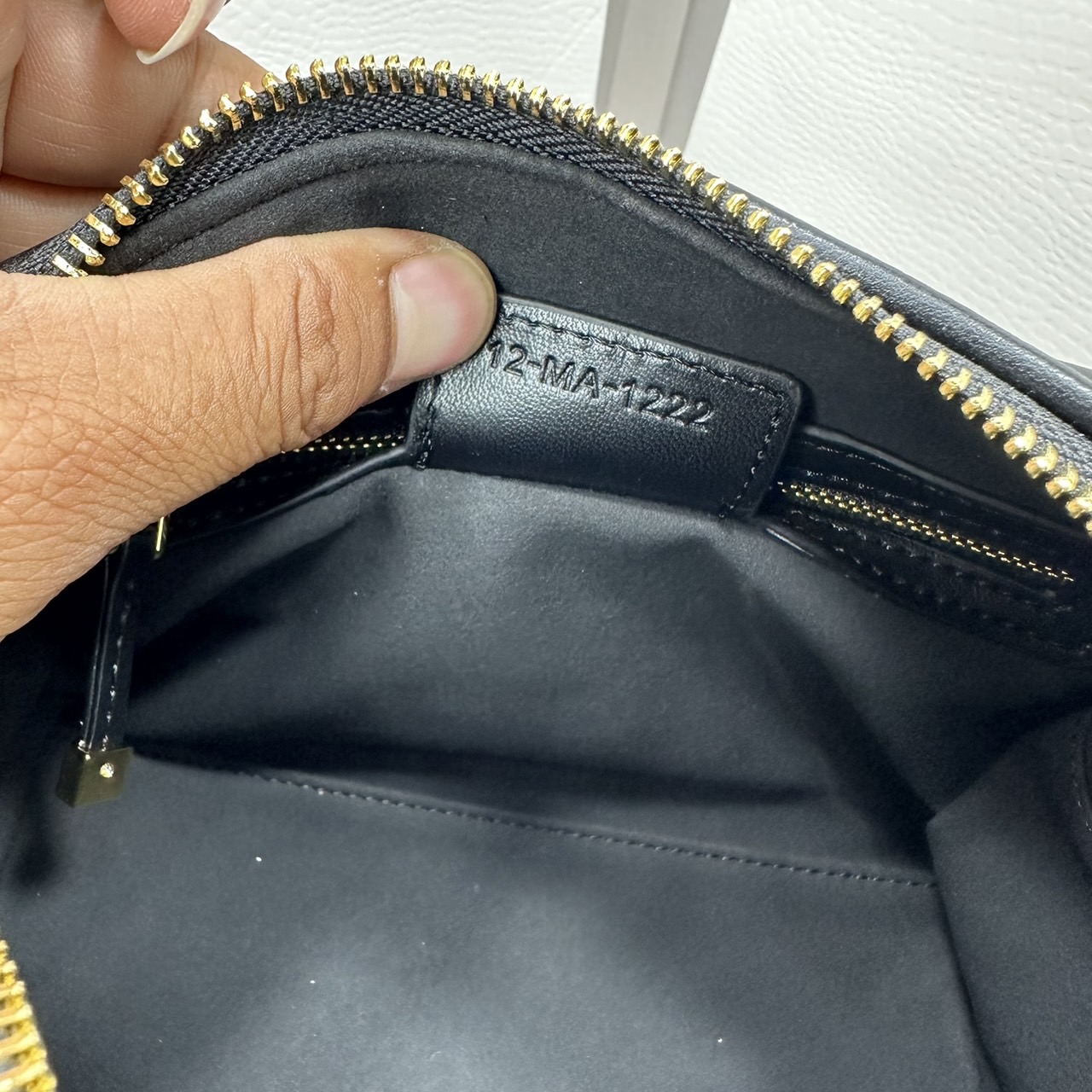 DIOR Groove 20 Bag / Dior Keepall Macrocannage Leather / Oblique Jacquard กระเป๋าสะพายทรงบอสตัน Keepall ทันสมัยและสง่างาม ใช้งานได้ทั้งแบบสะพายไหล่หรือสะพายแบบครอสบอดี้ เหมาะเป็นไอเทมคู่ใจในชีวิตประจำวัน เกรดออริ 1:1