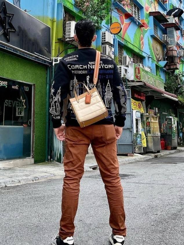 COACH CASUAL STYLE STREET STYLE 2WAY PLAIN LEATHER ELEGANT STYLE (C6958 C6852) 🌺 ที่สุด! ของที่สุด!! กระเป๋าถือ กระเป๋าสะพายรูปทรงสุดฮิต สุดคลาสสิค รุ่น UNISEX ที่ชิคๆ สบายๆ ได้ทั้งชายและหญิง// วัสดุหนังแท้ทั้งใบ ตัดเย็บด้วยหนังเนื้อนุ่มพิเศษ หนา 