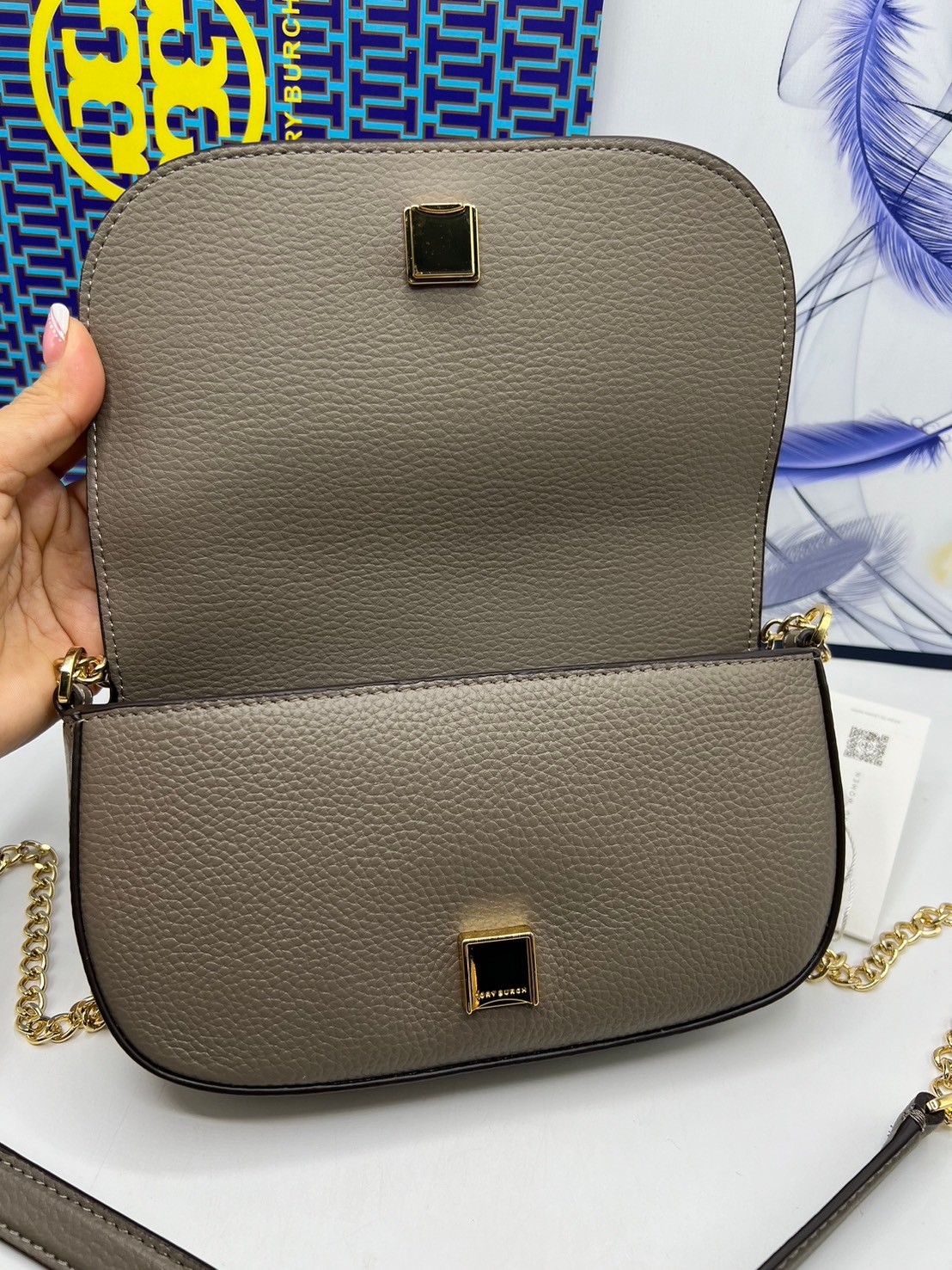 TORY BURCH Chelsea Pebbled Crossbody Bag กระเป๋าสะพายเรียบหรู เกรดออริ สลับแท้ 1:1 ใช้งานต่างประเทศได้