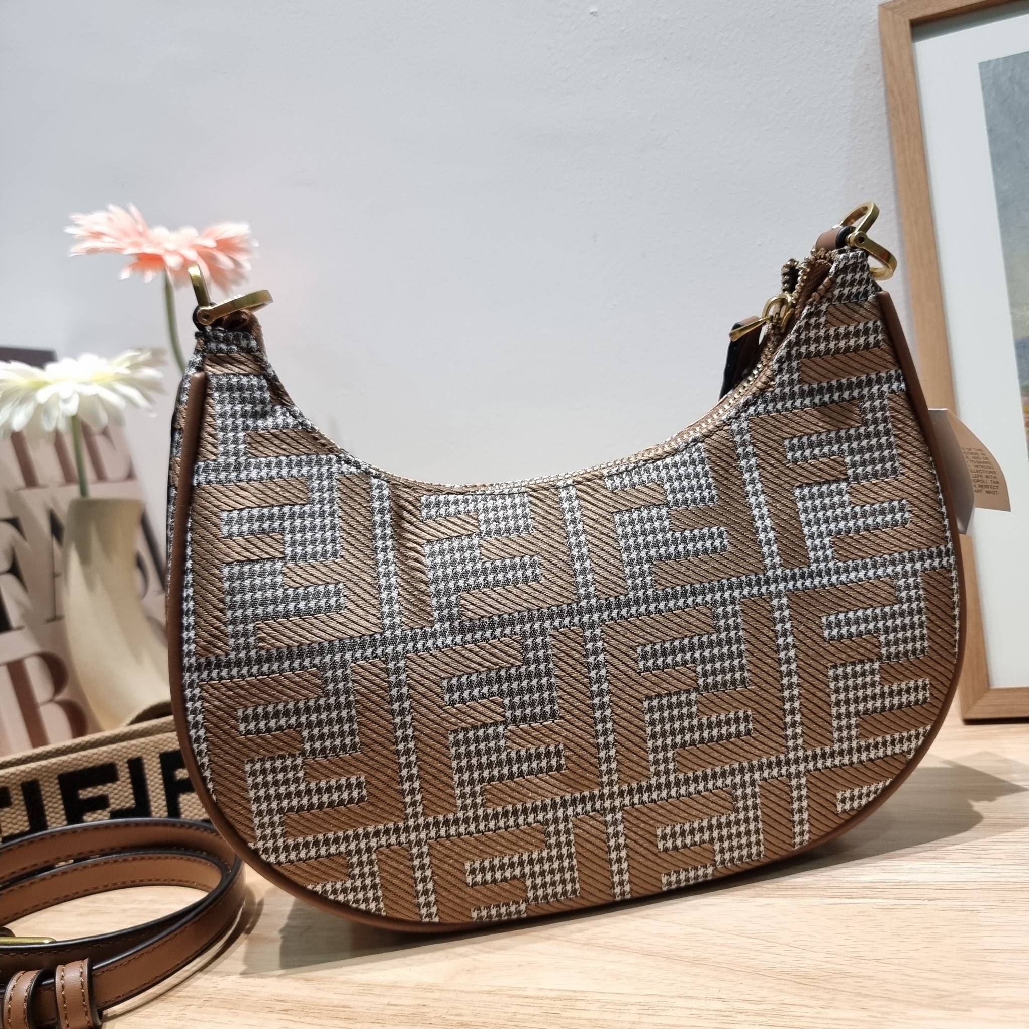 Fendigraphy Small FF fabric bag / FENDI HOBO / FENDI MONOGRAM CROSSBODY HOBO BAG กระเป๋าสะพายข้างใหม่ล่าสุด ดีไซน์ลวดลายรอบใบ มี texture โดดเด่นน่าใช้ ดูหรูและคลาสสิคในตัว