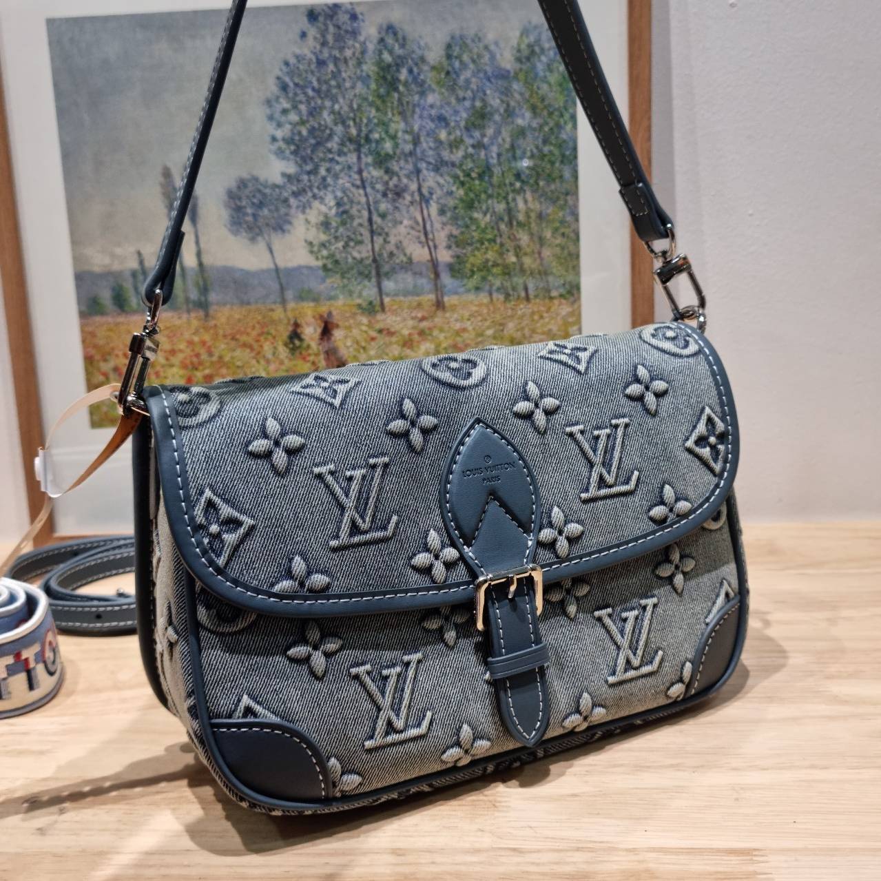LV diane monogram washed denim bag ใหม่ล่าสุด กับกระเป๋าทรงสุดฮิต คลาสสิคและเป็นอีกหนึ่ง signature ที่มาในรูปแบบ washed denim สวยดูแพงสุดๆ