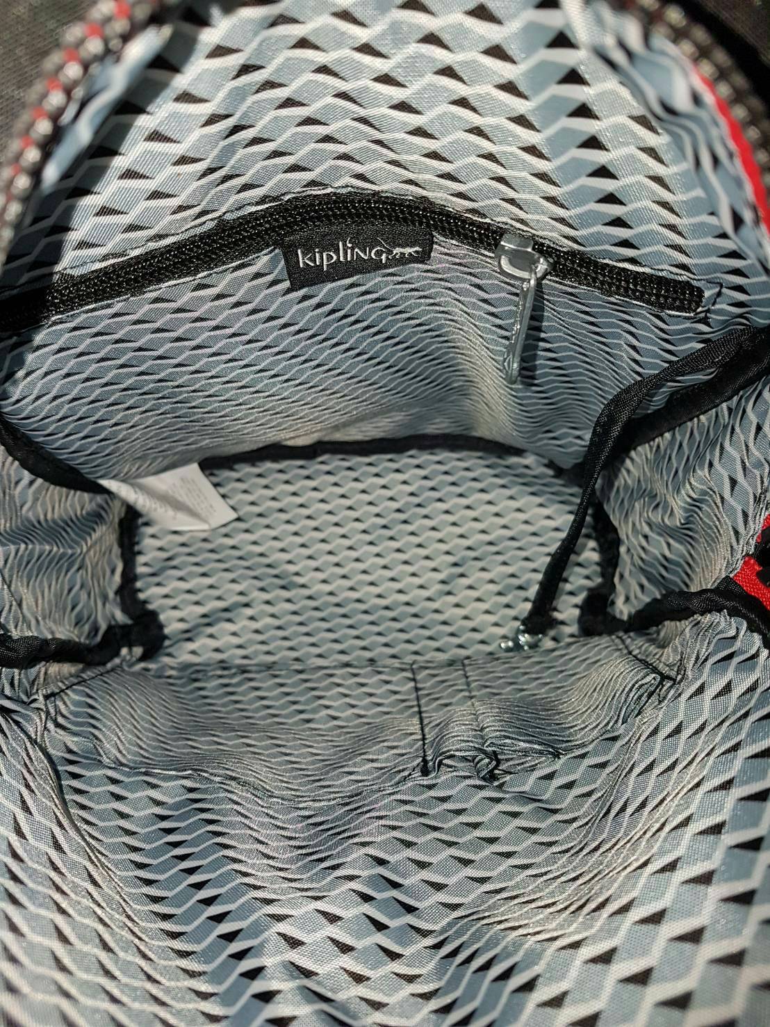 KIPLING ART 2WAY BACKPACK NEW ARRIVAL! กระเป๋าสะพายเป้สไตล์ลำลองรุ่นใหม่ วัสดุ Nylon+Polyester 100% โดดเด่นที่สามารถสะพายได้หลายแบบ ทั้งแบบเป้ หรือใช้สายยาวสะพายไหล่ หรือจะ Crossbody ก็ได้ค่ะ หูหิ้วเเละสายสะพายลวดลายสวย มีช่อง ซิปใส่ของด้านหน้า มีช่องใส่ข