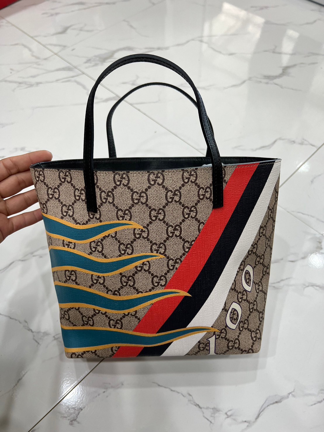 รวมแบบ GUCCI Children's tote bag / Gucci kid tote / Gucci bag พร้อมส่งสต๊อกแน่น กับกระเป๋าโท้ทคิดท์ ไซส์น่ารักน่าใช้ ฮอตไม่หยุด เด็ดทุกดีไซน์ มีลายเข้าใหม่มากกว่าในรูปนะคะ **สินค้าเกรดออริจินอล 1:1 สลับแท้ งานสวยตามรูป ภาพถ่ายจากงานขายจริง ใช้งานต่าง