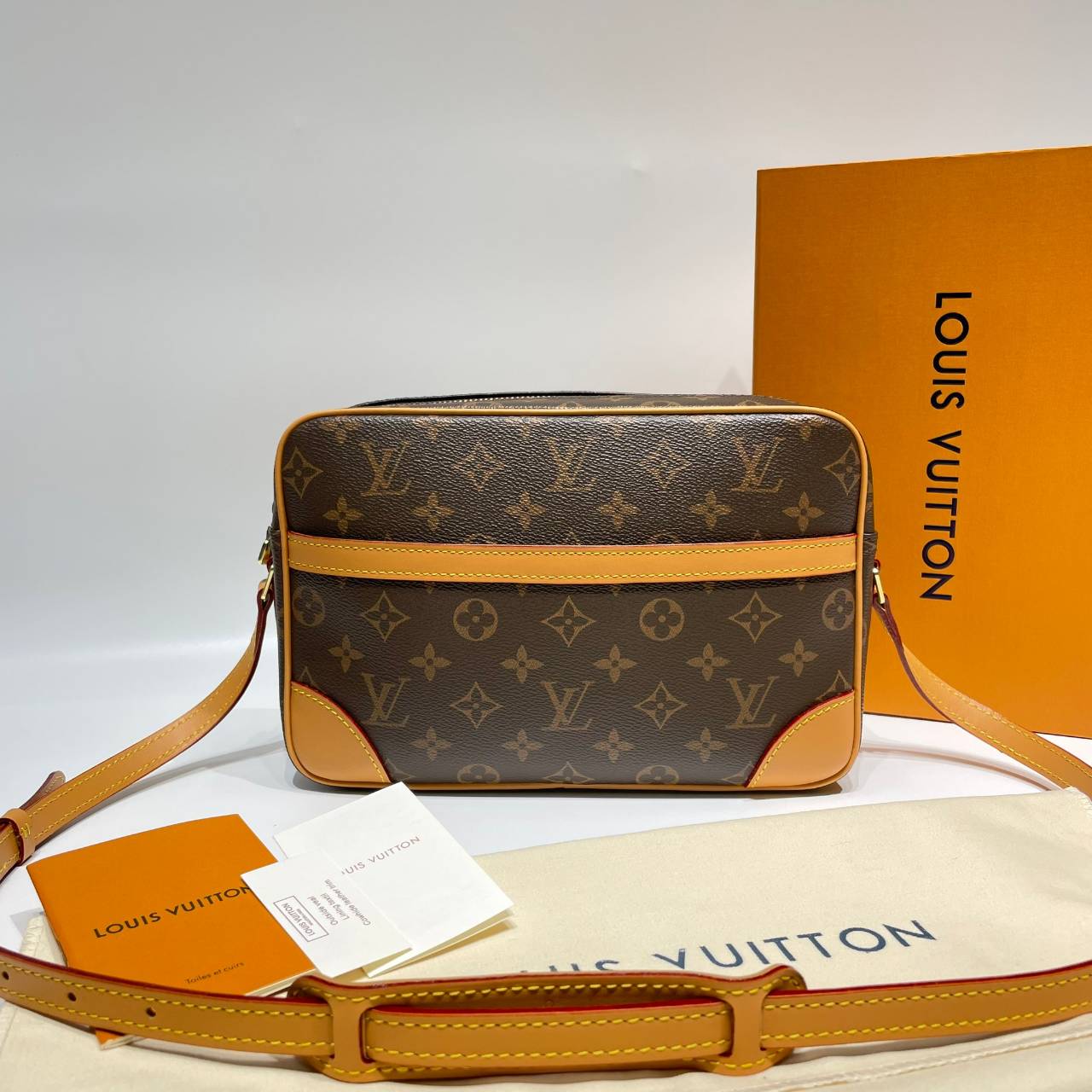 LV Trocadero 27 Monogram Vintage Crossbody Bag / LV Messenger Bag กระเป๋าสะพายทรงแมสเซ็นเจอร์วินเทจ เกรดออริ ท็อป สลับแท้ 1:1 เกรดดีสุด หนังแท้ ผ่านทุก ตม.