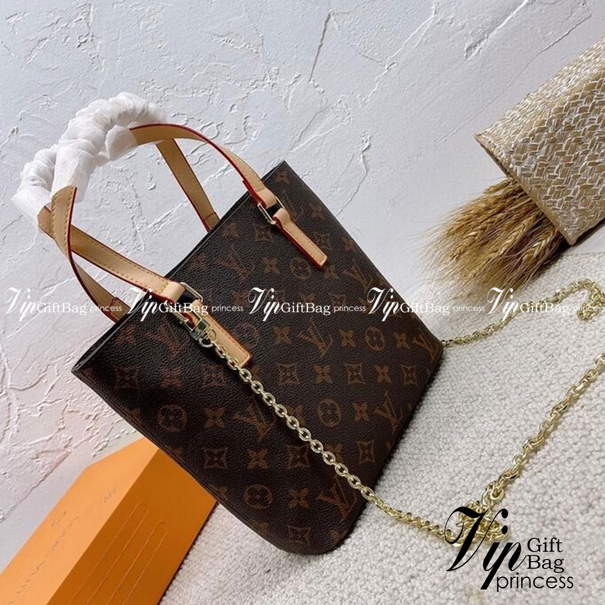 LV VAVIN PM MONOGRAM CANVAS TOTE BAG กระเป๋าถือ พร้อมสายสะพายข้างแบบโซ่ crossbody ลายโมโนแกรมสีน้ำตาล งานปั้มแบรนด์คมชัด ทรงตั้งสวย อยู่ทรง ถือไปไหนก็ดูดี สวยหรู อีกแล้วค่าา
