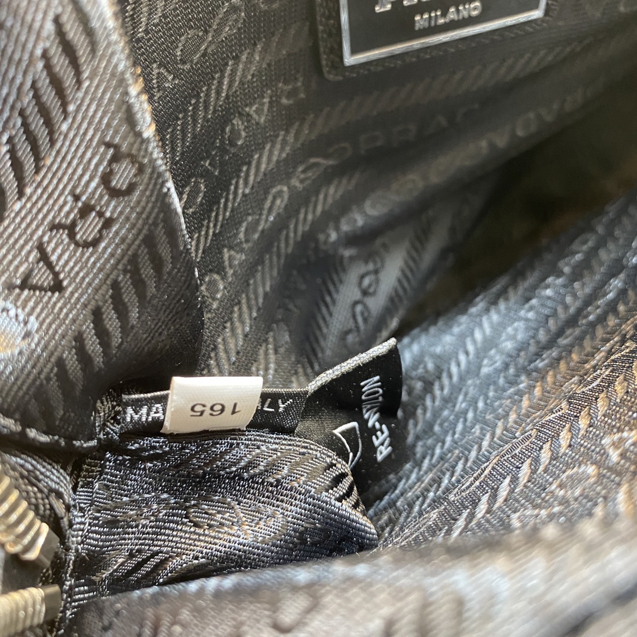 PRADA Re-Nylon and Saffiano leather shoulder bag / PRADA Messenger Bag กระเป๋าสะพายทรงเหลี่ยม คอมพลีทครีเอทลุคหล่อเท่ เกรดออริ 1:1 ใช้งานต่างประเทศได้